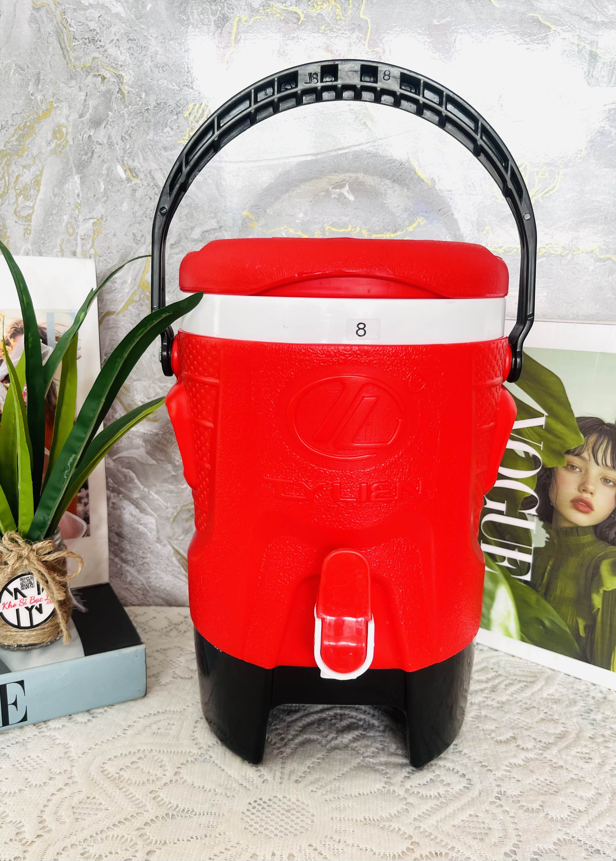 THÙNG ĐÁ GIỮ NHIỆT, BÌNH NƯỚC  TÝ LIÊN 8 lít CÓ VÒI (7)