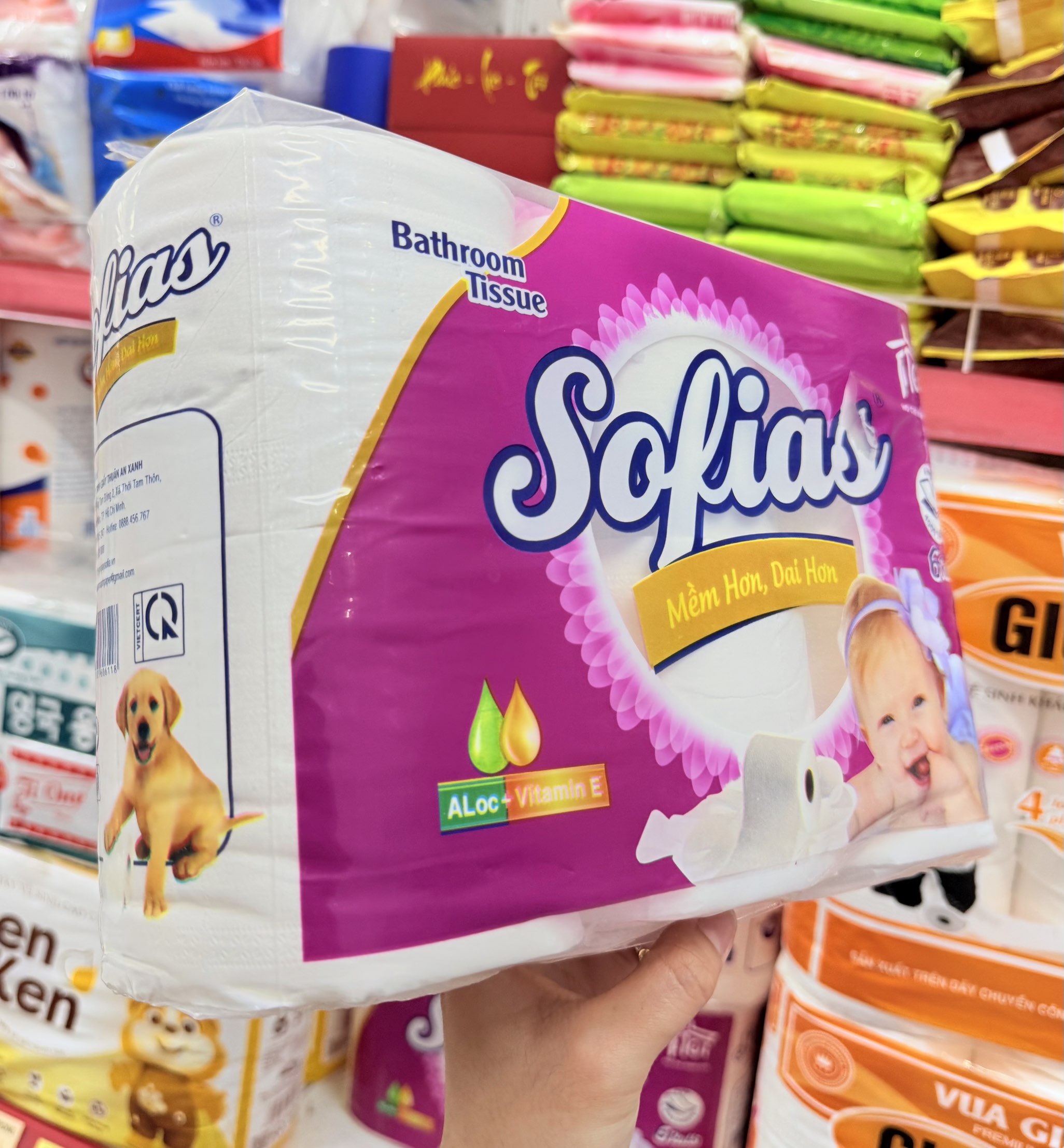 KM Lốc 6 Cuộn Giấy Không Lõi 4 Lớp SOFIAS Chính hãng (2)