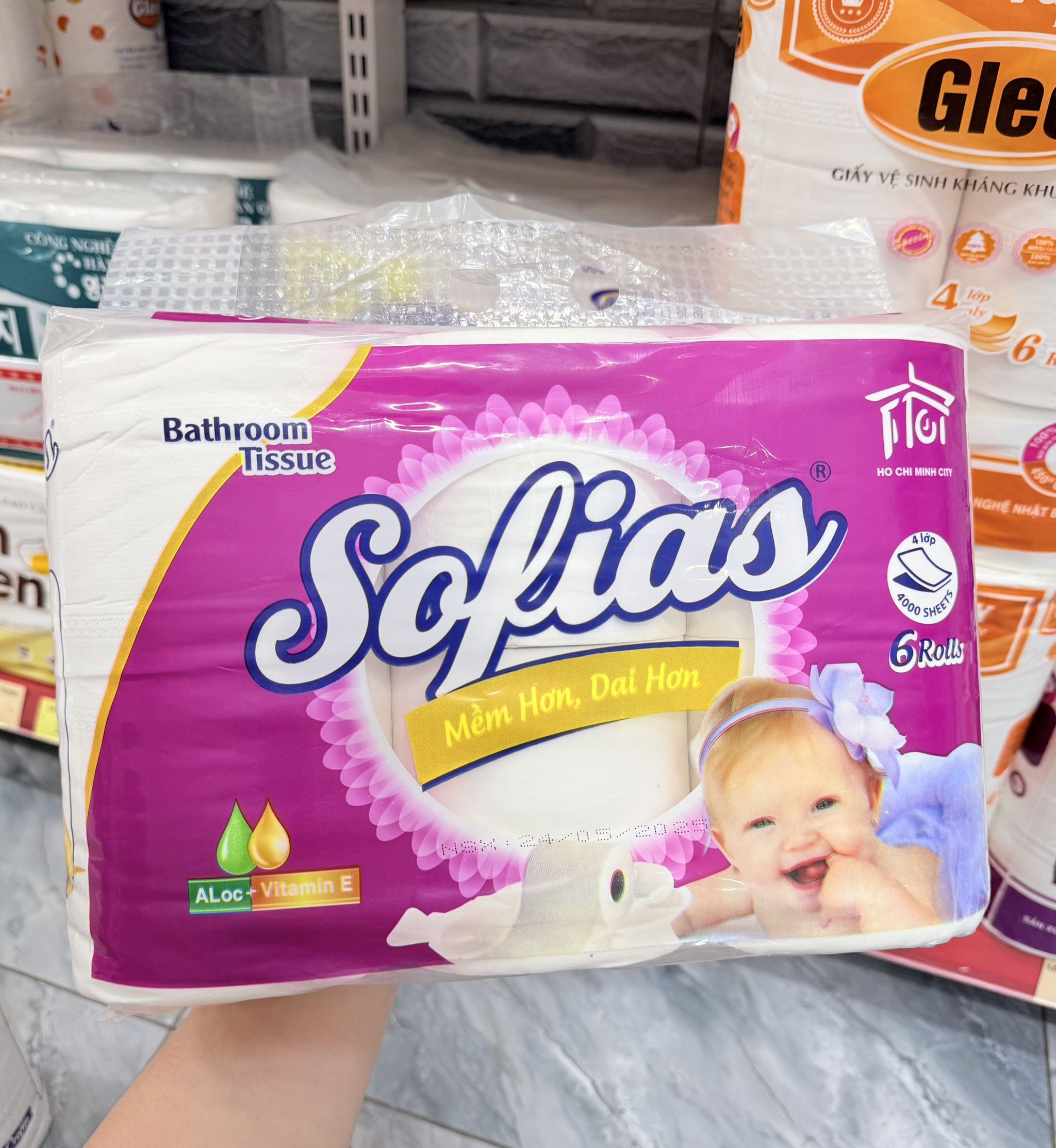 KM Lốc 6 Cuộn Giấy Không Lõi 4 Lớp SOFIAS Chính hãng (2)