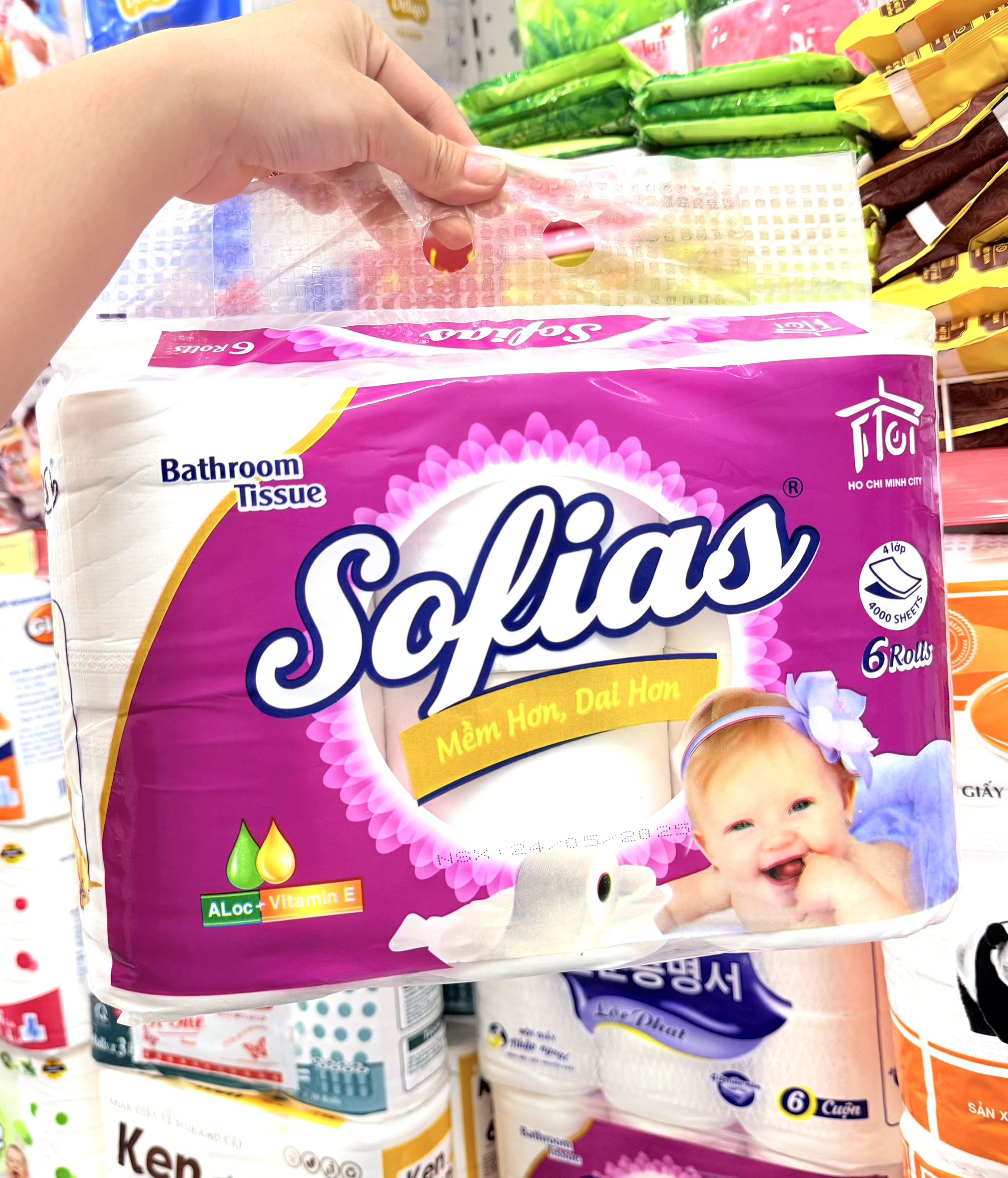 KM Lốc 6 Cuộn Giấy Không Lõi 4 Lớp SOFIAS Chính hãng (2)