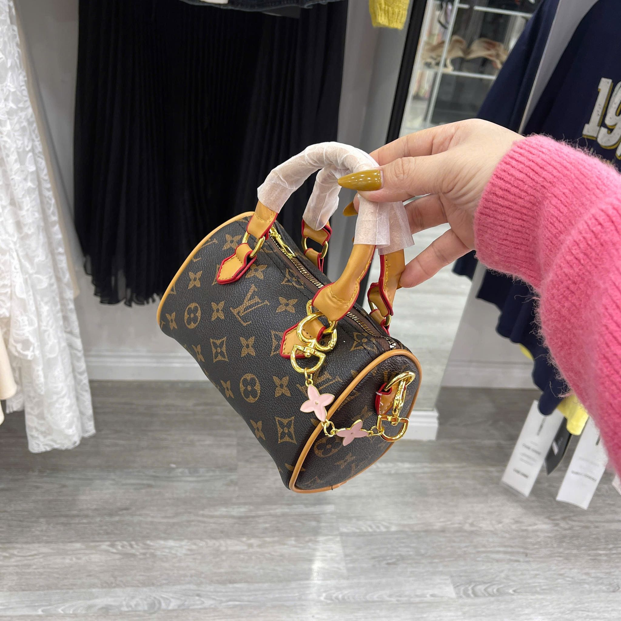 TÚI TRỐNG LV CHARM HỒNG (10)