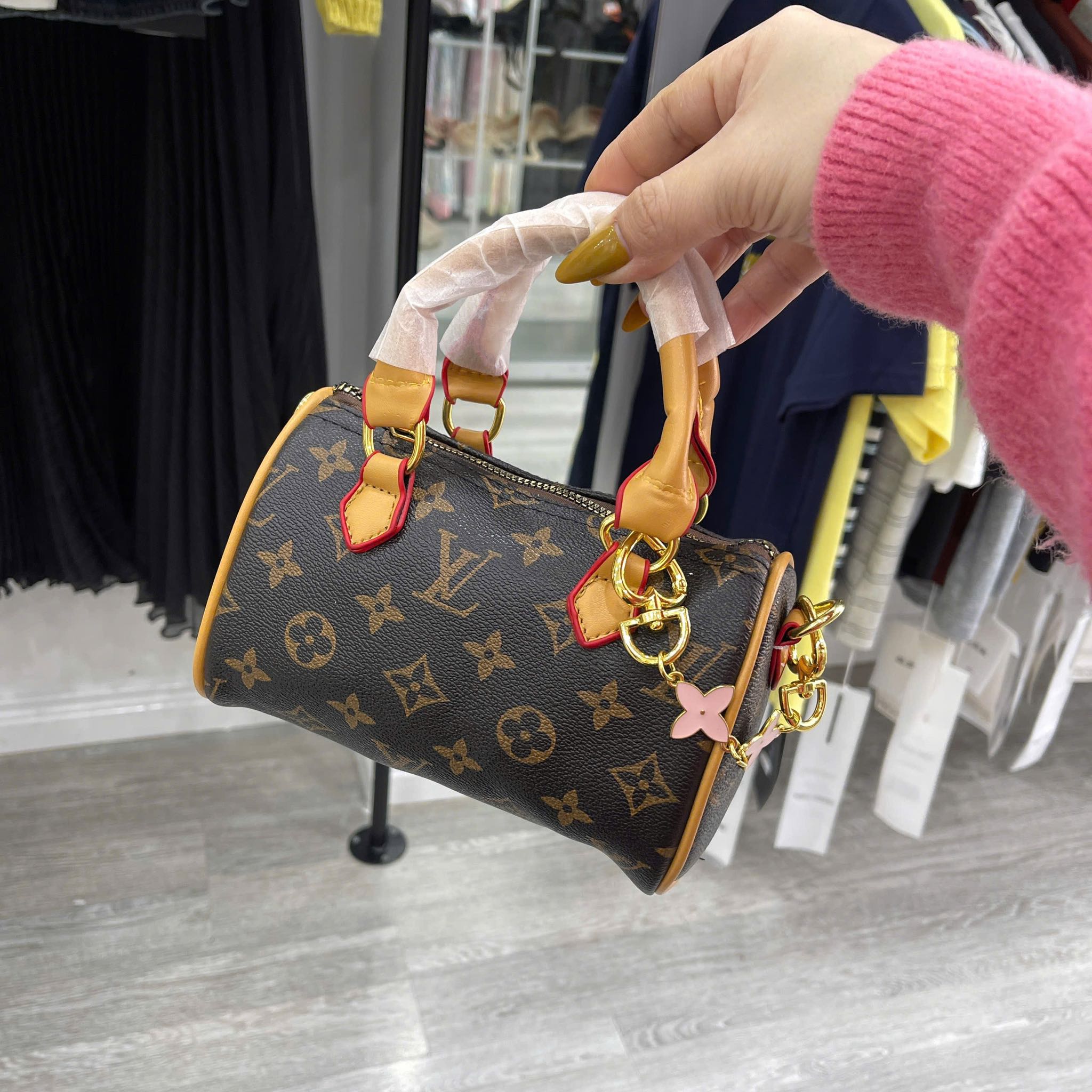 TÚI TRỐNG LV CHARM HỒNG (10)