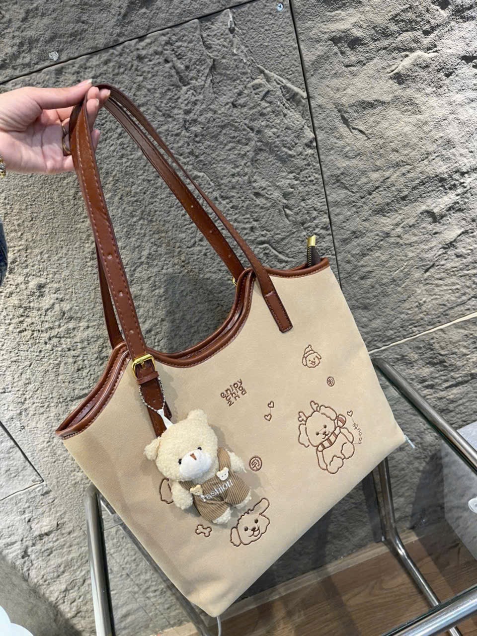 TÚI CÔNG SỞ GẤU THÊU KÈM CHARM GẤU (10)