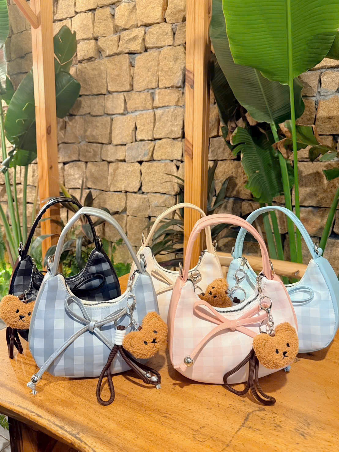 TÚI KẸP NÁCH CARO NƠ KÈM GẤU (10)