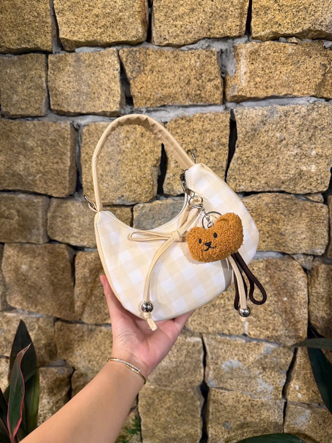 TÚI KẸP NÁCH CARO NƠ KÈM GẤU (10)