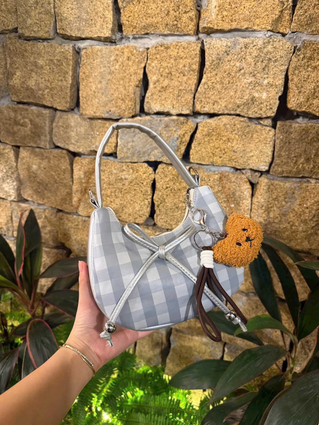 TÚI KẸP NÁCH CARO NƠ KÈM GẤU (10)