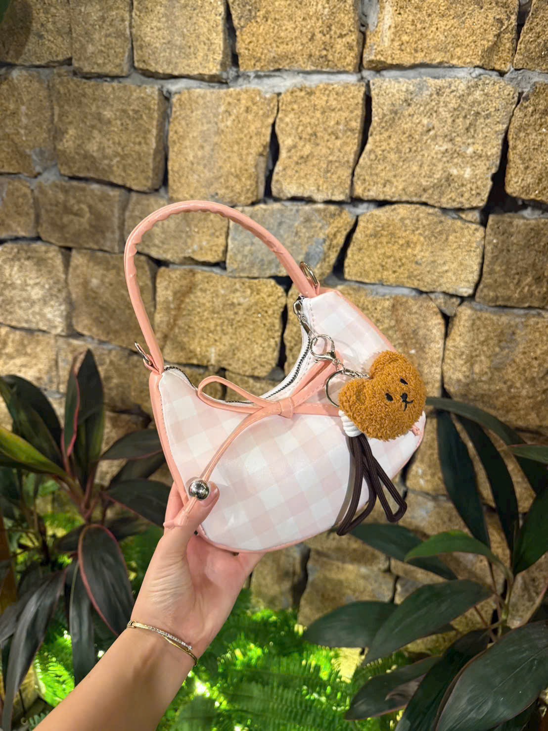 TÚI KẸP NÁCH CARO NƠ KÈM GẤU (10)