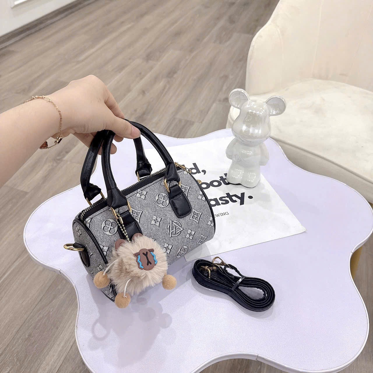 TÚI TRỐNG LV JEAN KÈM GẤU (10)