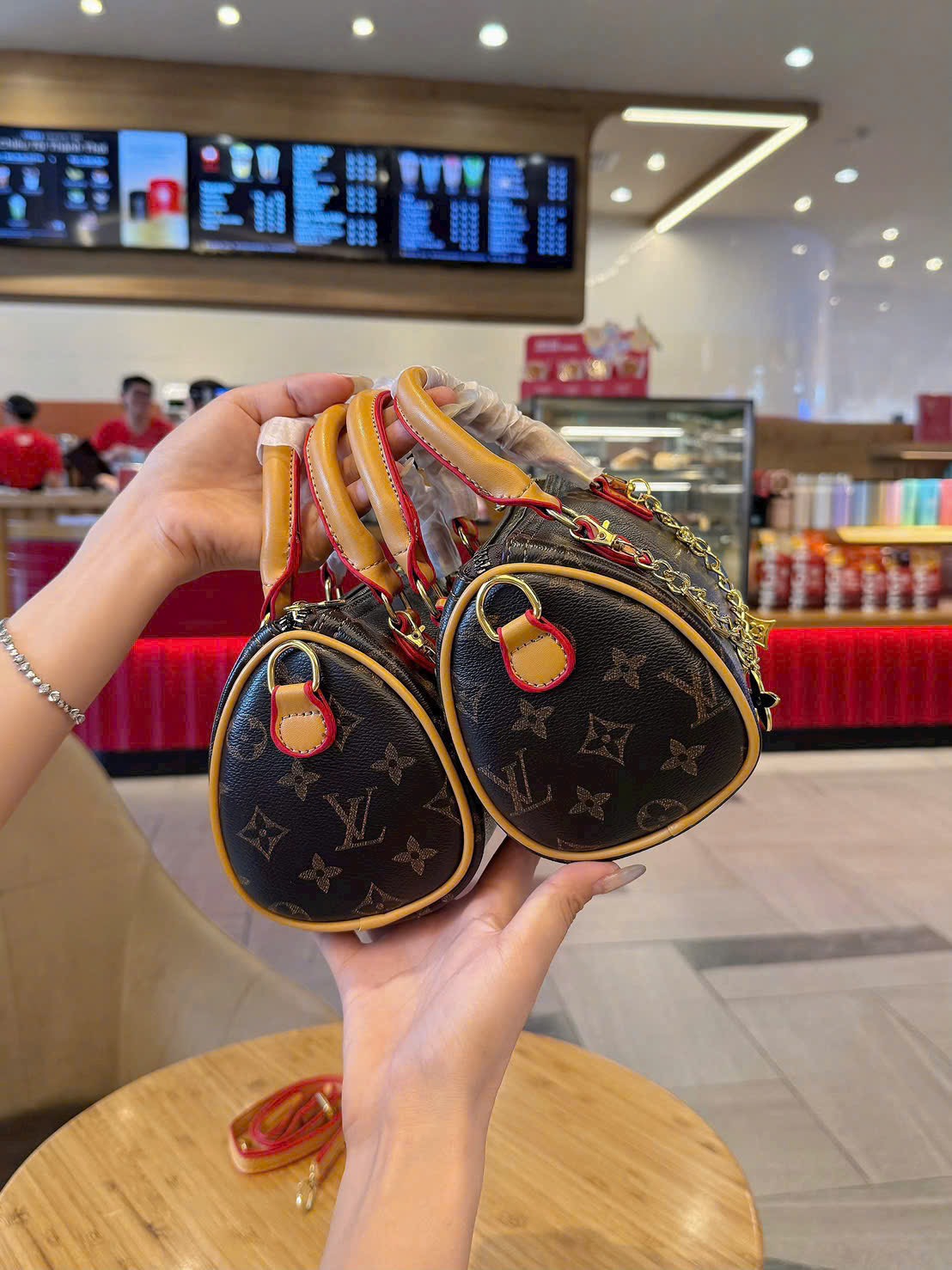 TÚI TRỐNG LV CHARM XÍCH (10)