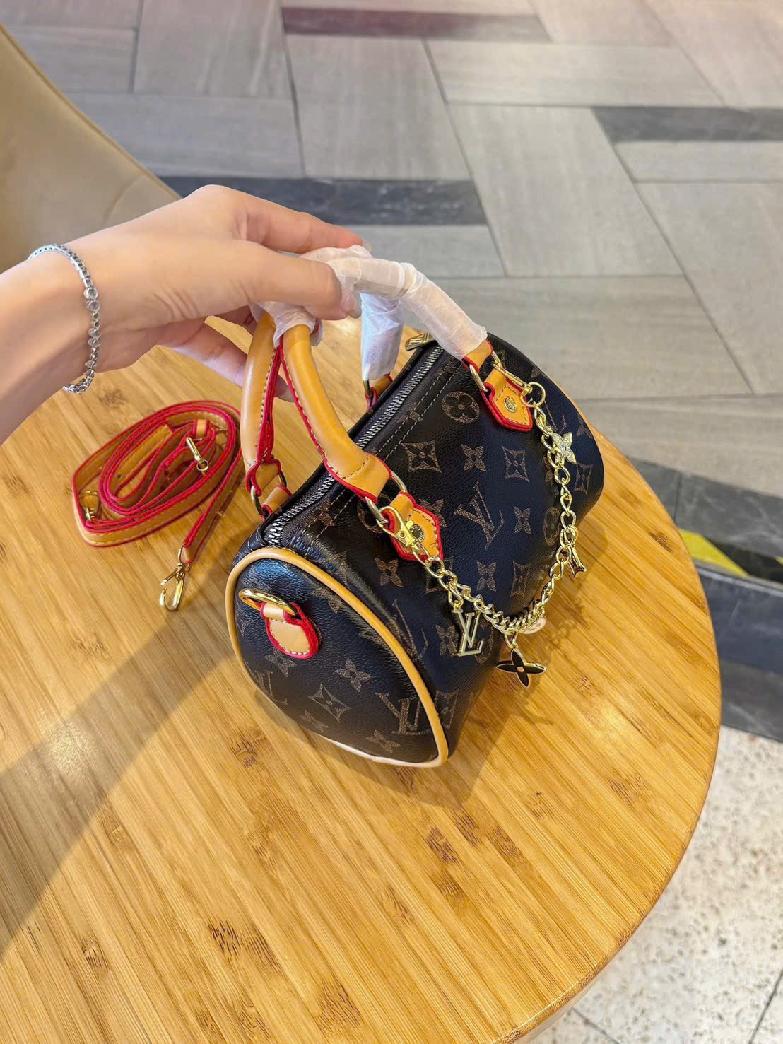 TÚI TRỐNG LV CHARM XÍCH (10)