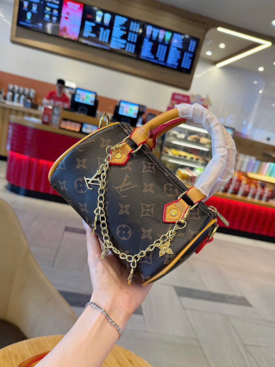 TÚI TRỐNG LV CHARM XÍCH (10)