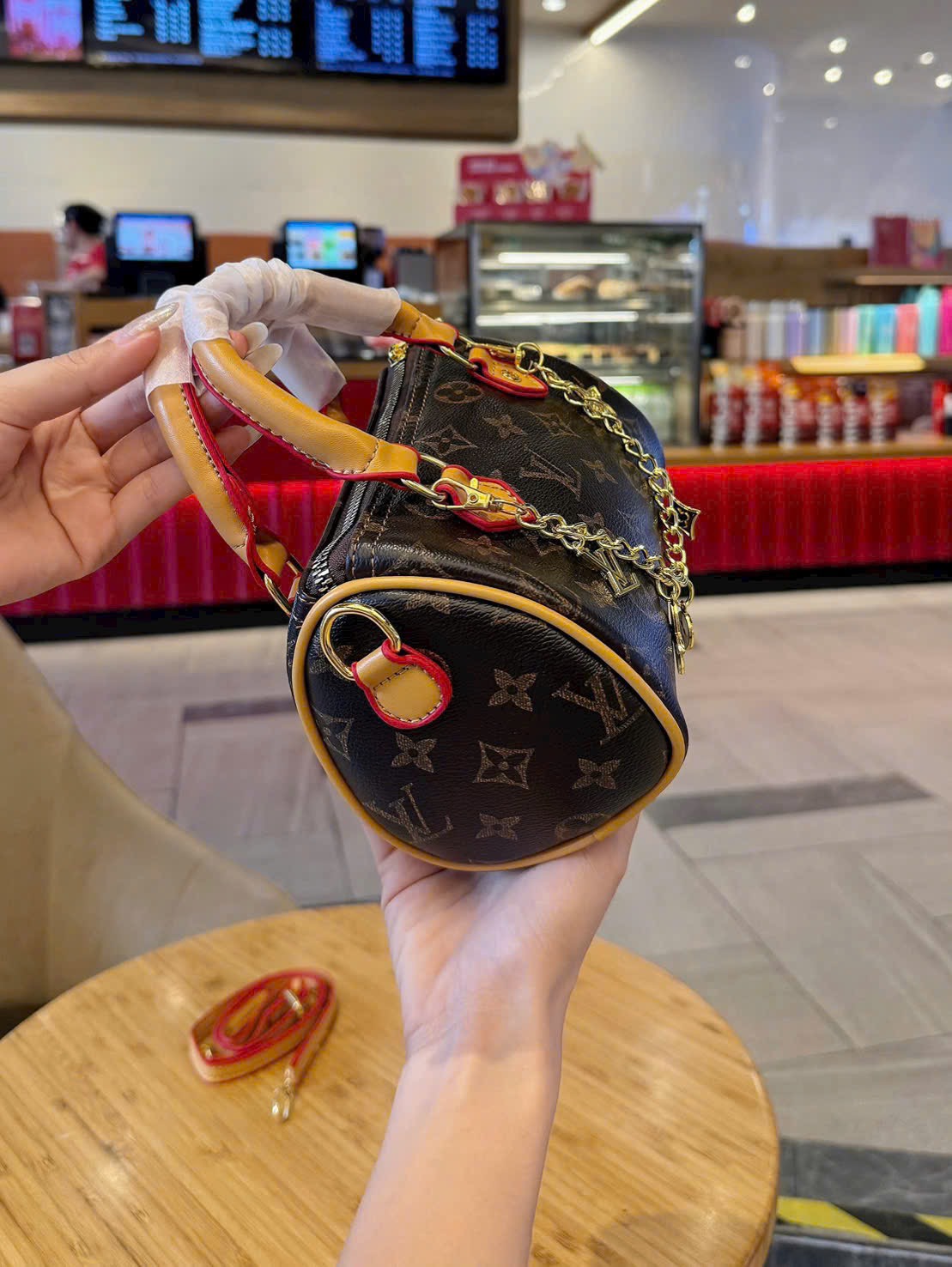 TÚI TRỐNG LV CHARM XÍCH (10)