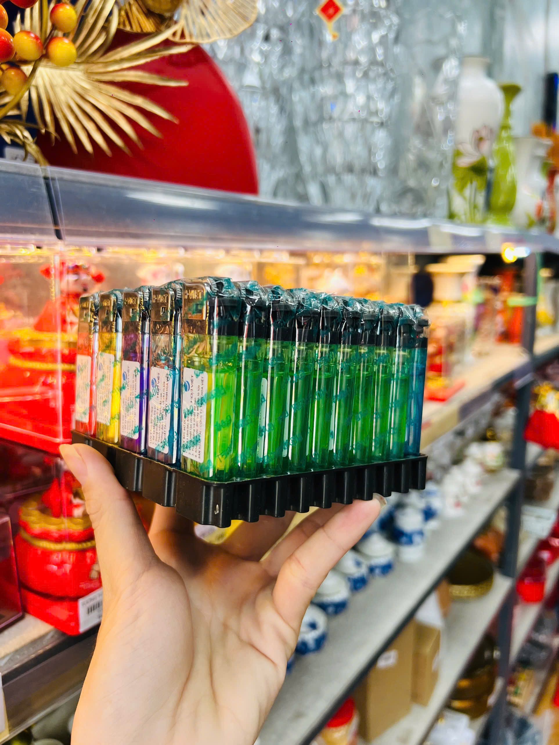 HỘT QUẸT , BẬT LỬA ĐÁ,  CTY HOA VIỆT (50c giảm 0,5k/1cái)