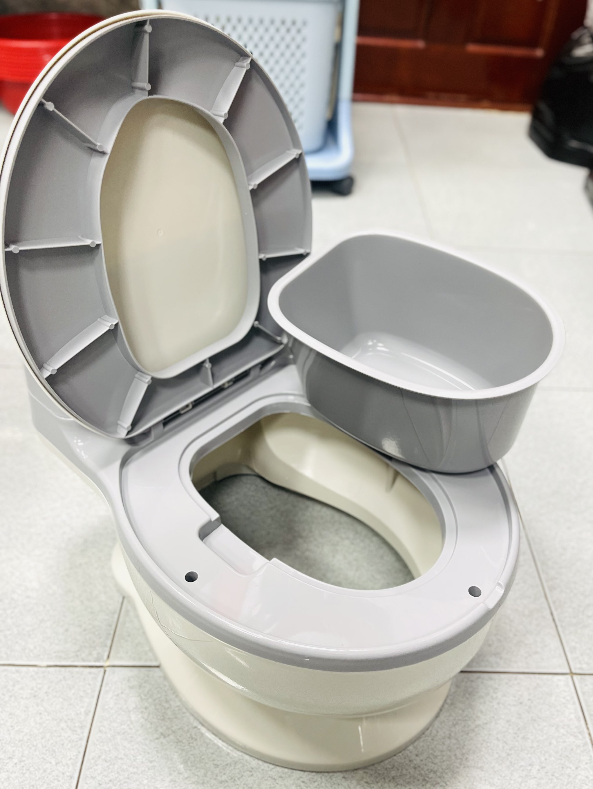 BÔ VỆ SINH CHO BÉ CÓ NẮP ĐẬY, HOKORI MÃ SP: 5457