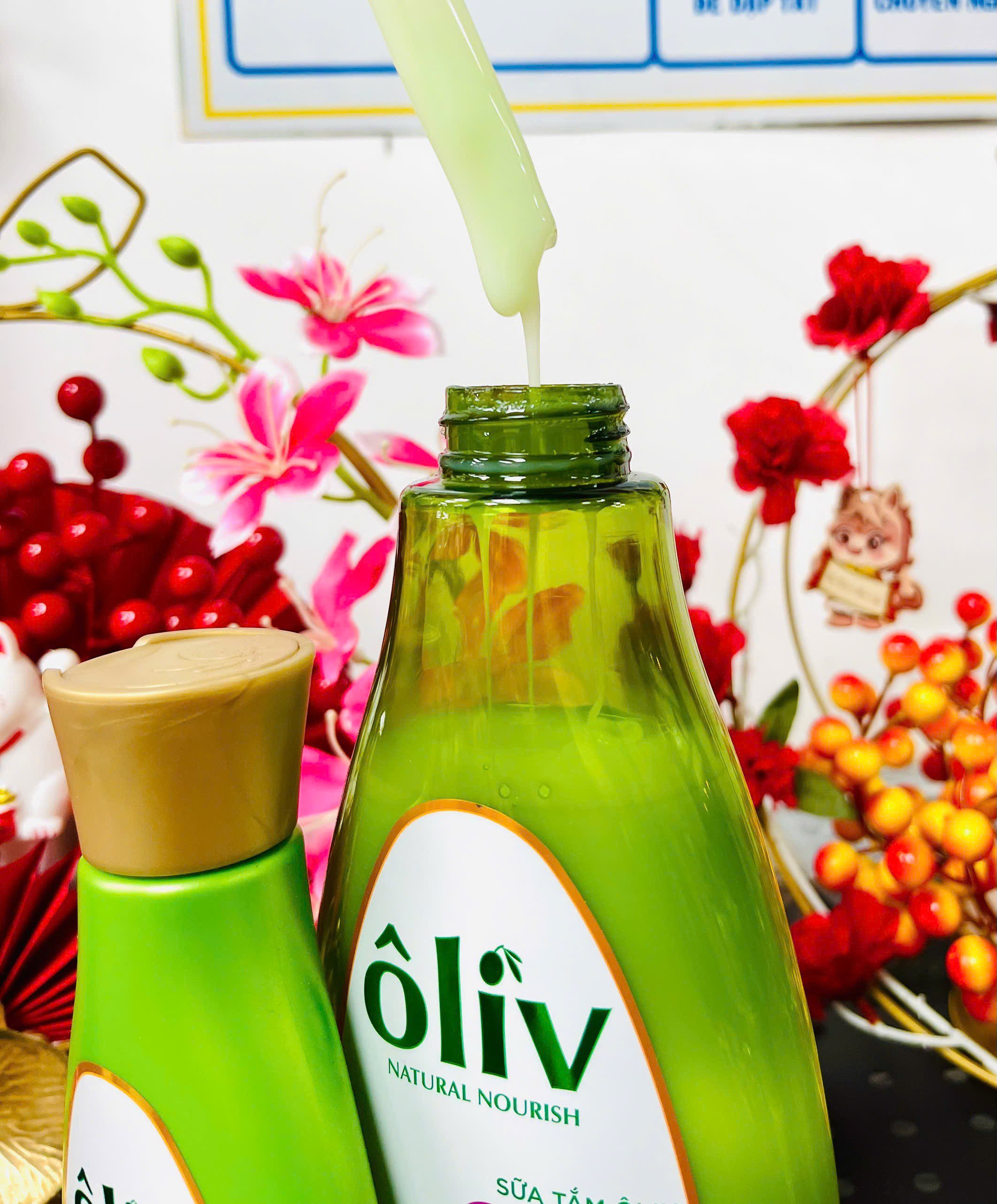 SỮA TẮM OLIU DƯỠNG ẨM SÁNG DA 650ML TẶNG DẦU GỘI OLIU 250ML