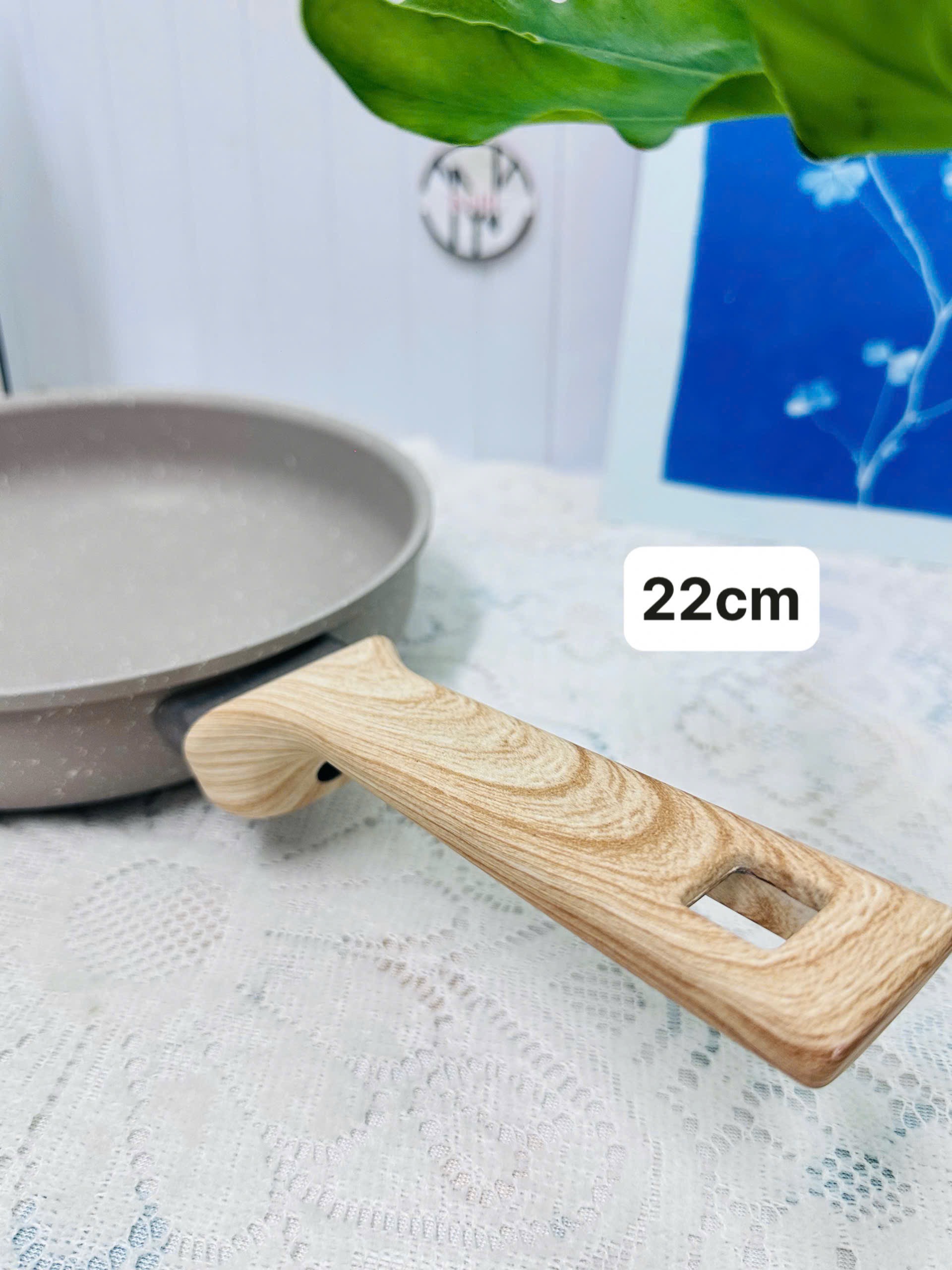 CHẢO VÂN ĐÁ CÁN GỖ 22cm XỊN (12)