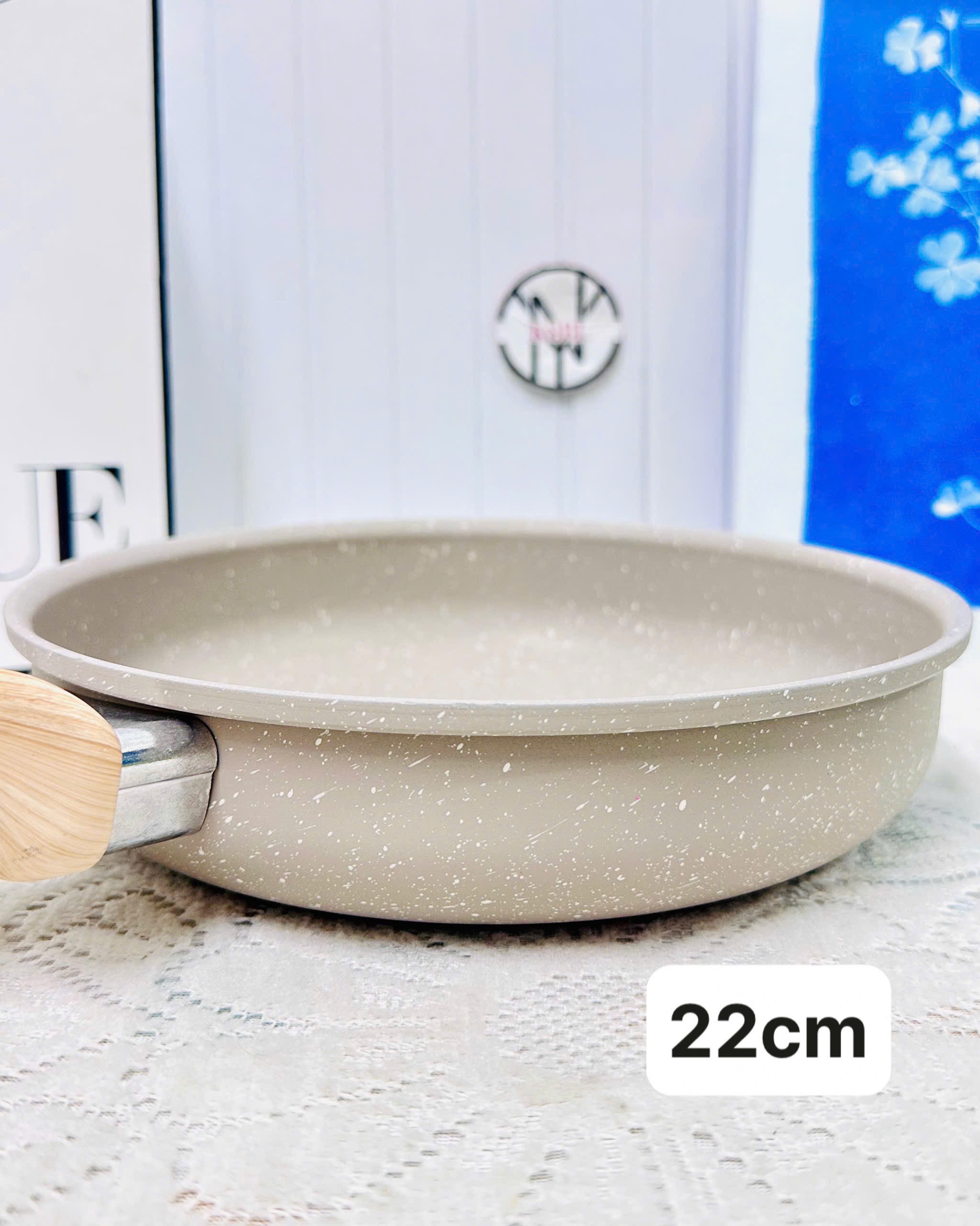 CHẢO VÂN ĐÁ CÁN GỖ 22cm XỊN (12)