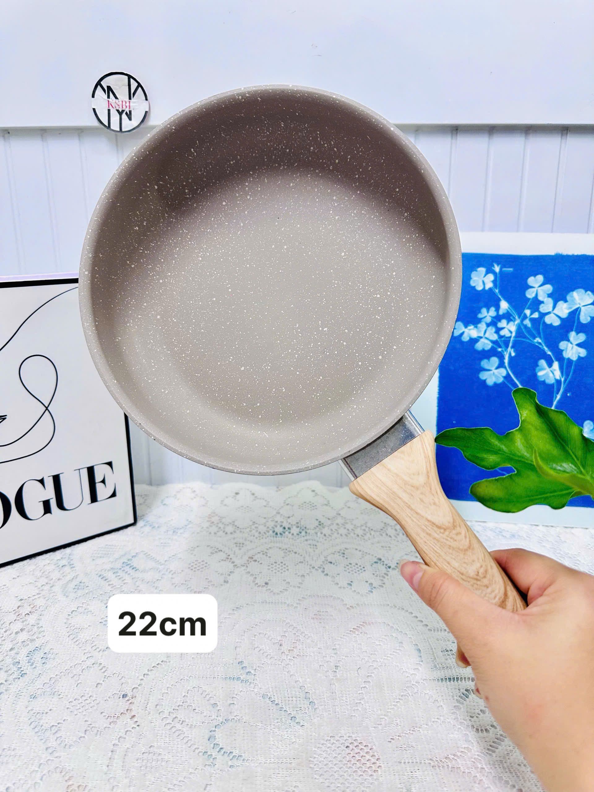 CHẢO VÂN ĐÁ CÁN GỖ 22cm XỊN (12)