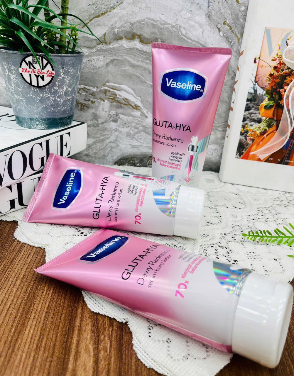 Sữa Dưỡng Thể VASELINE GLUTA-HYA Hồng 70X Dưỡng Da Sáng Rạng Rỡ 300ml (Ko áp dụng giảm 10%)