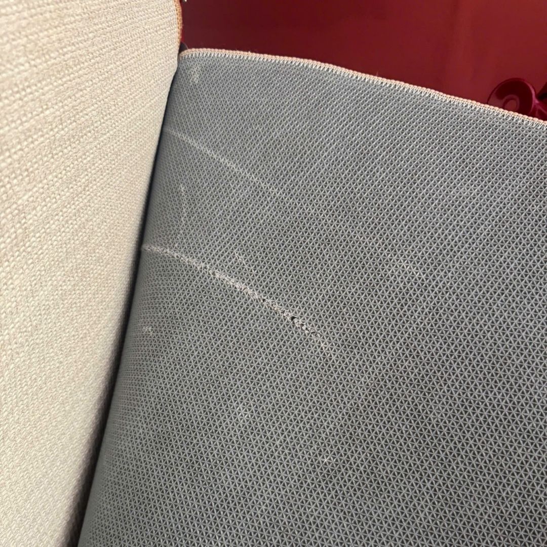 THANH LÝ- THẢM GAI ÊM - KEM - 1M6X2M3