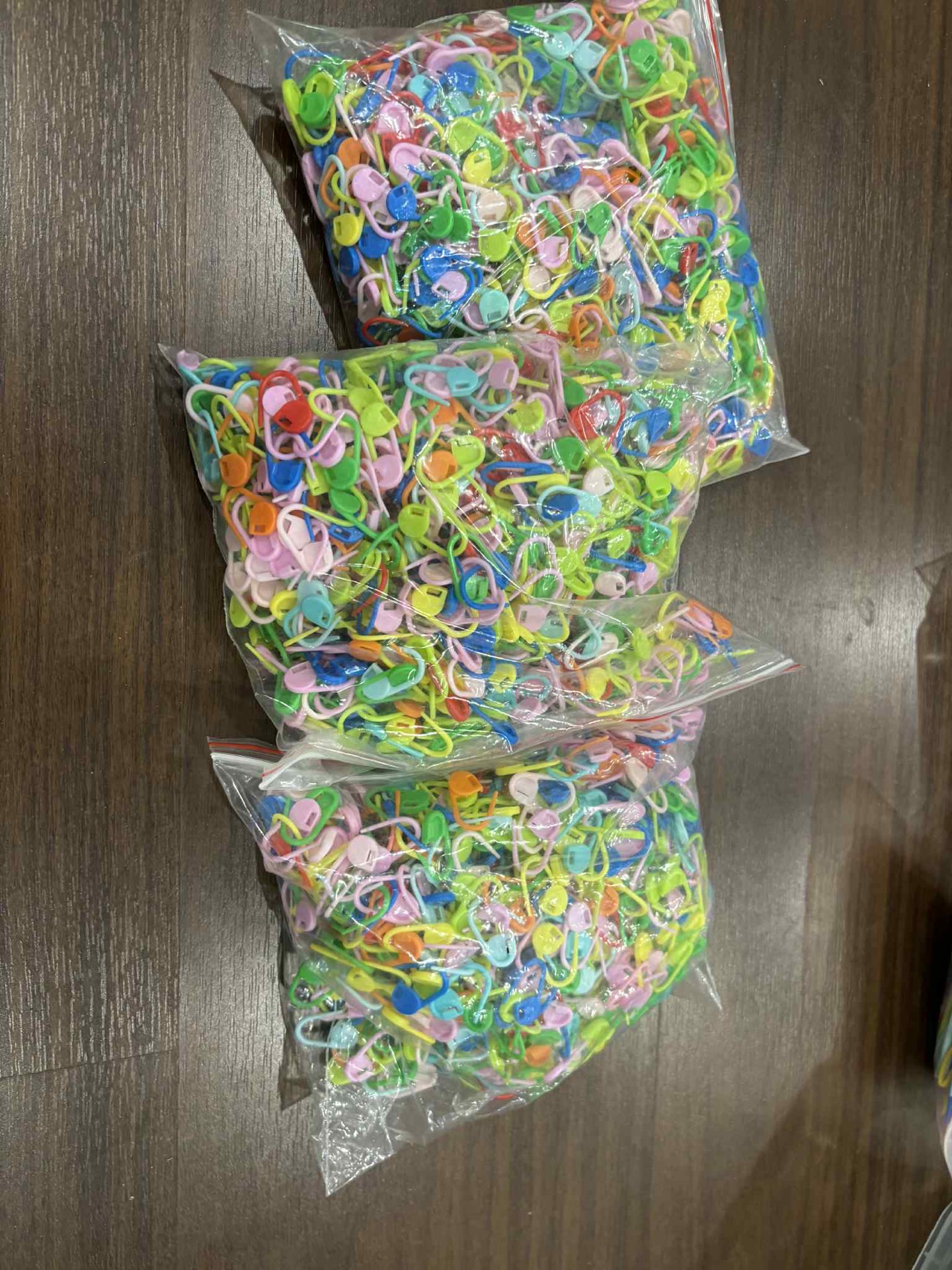 Ghim đánh dấu nhựa