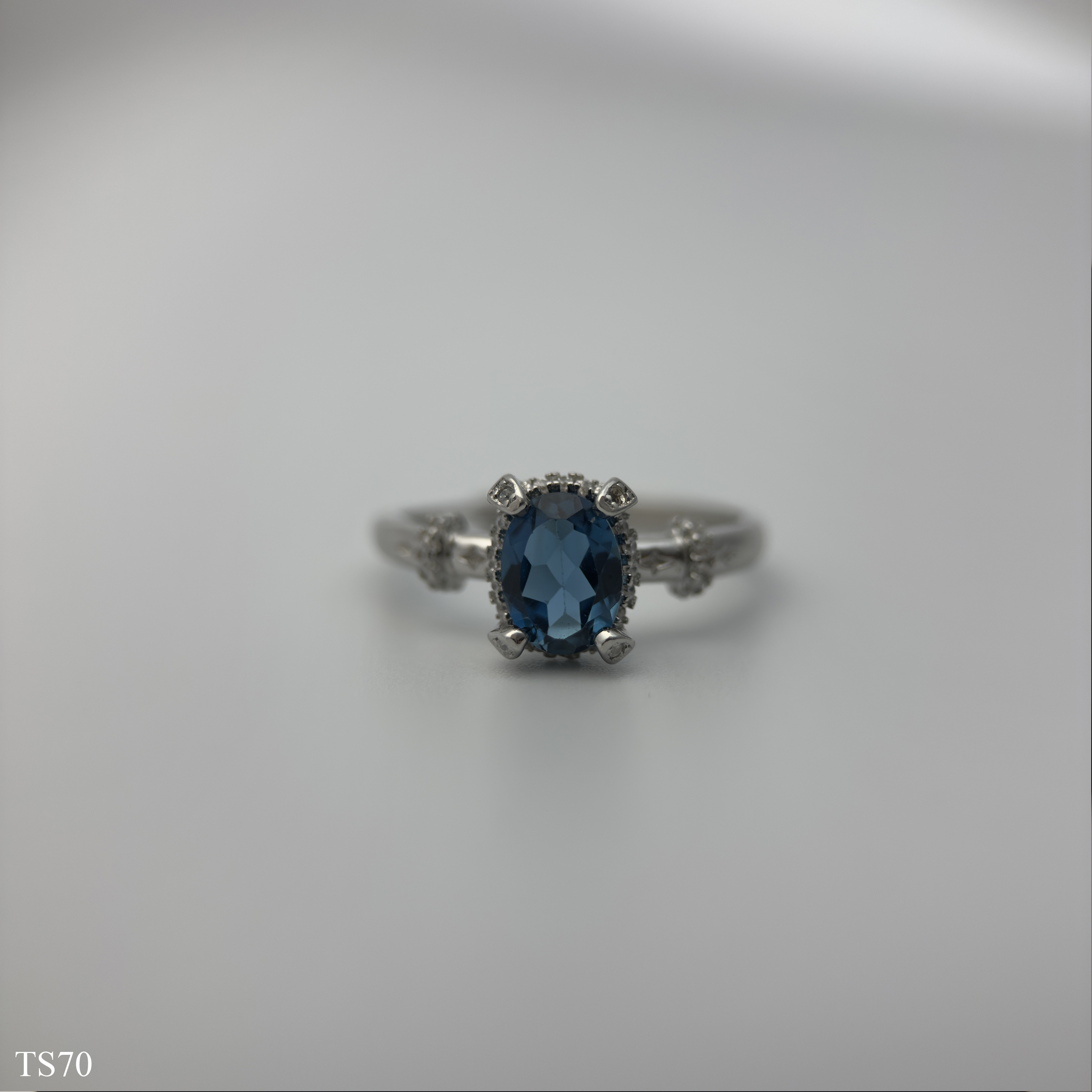 Nhẫn Topaz Xanh Ovan Facet Bạc 925 Dành Cho Nữ