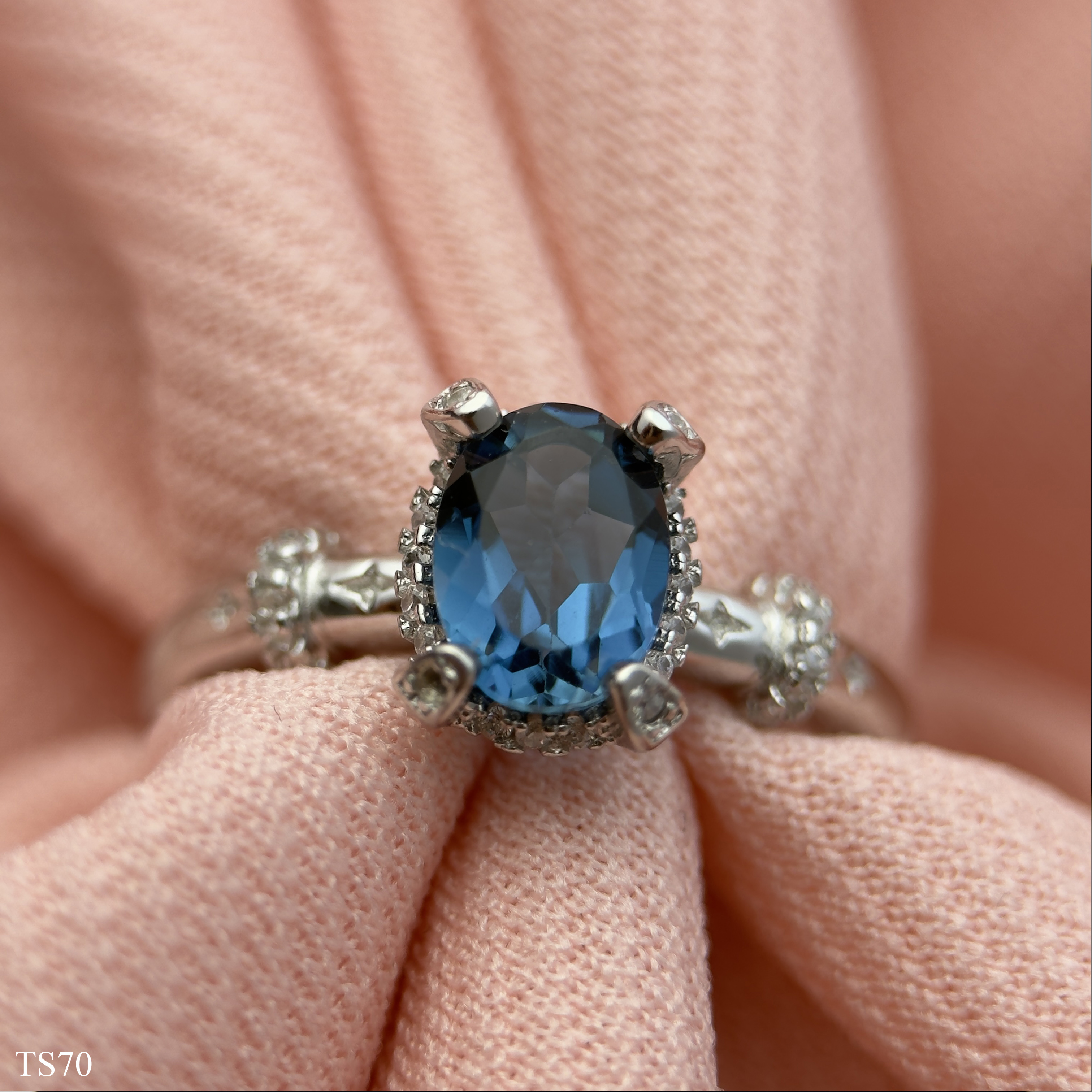 Nhẫn Topaz Xanh Ovan Facet Bạc 925 Dành Cho Nữ