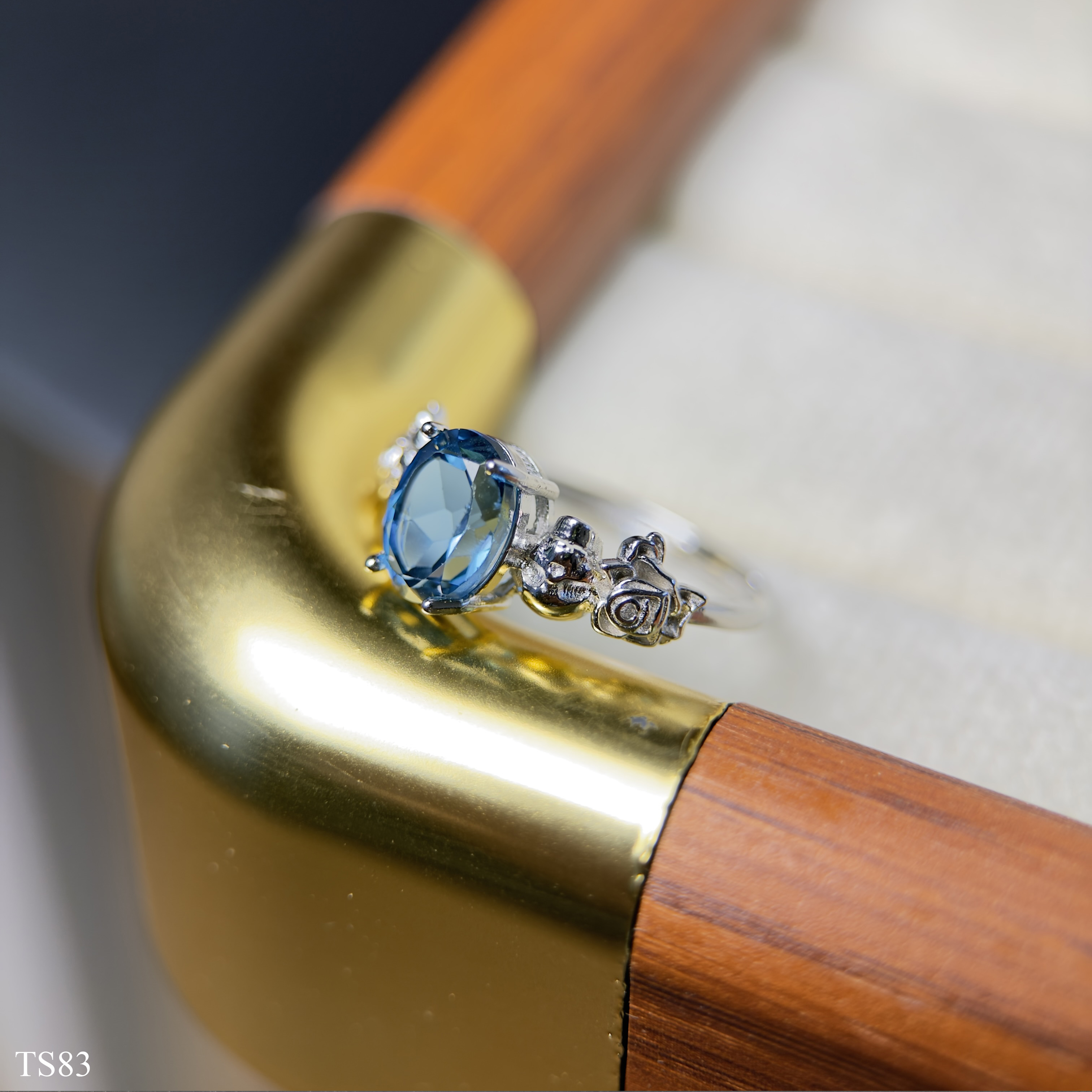 Nhẫn Nữ Hình Oval Cắt Facet Topaz Xanh Dương Freesize