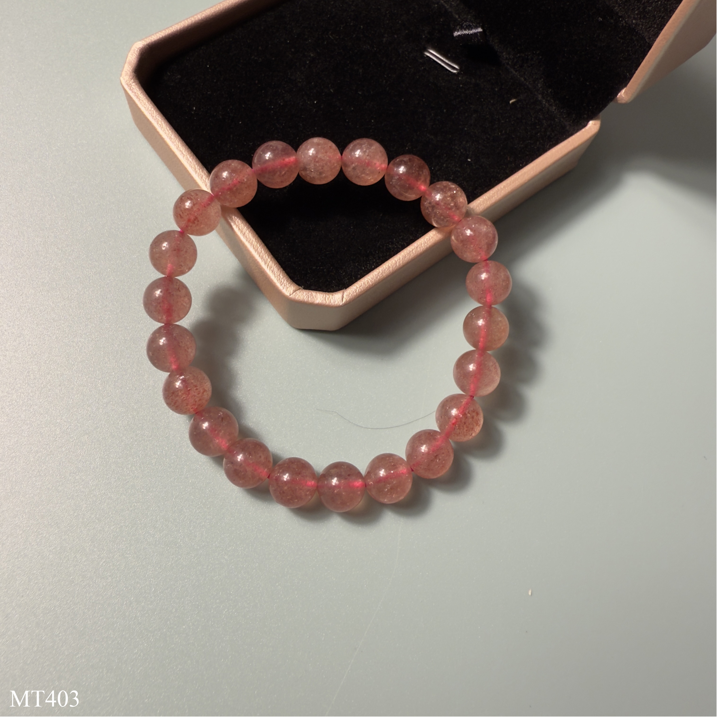 Vòng Thạch Anh Dâu Tây Hồng – Trang Sức Tình Duyên May Mắn và Chữa Lành Cảm Xúc