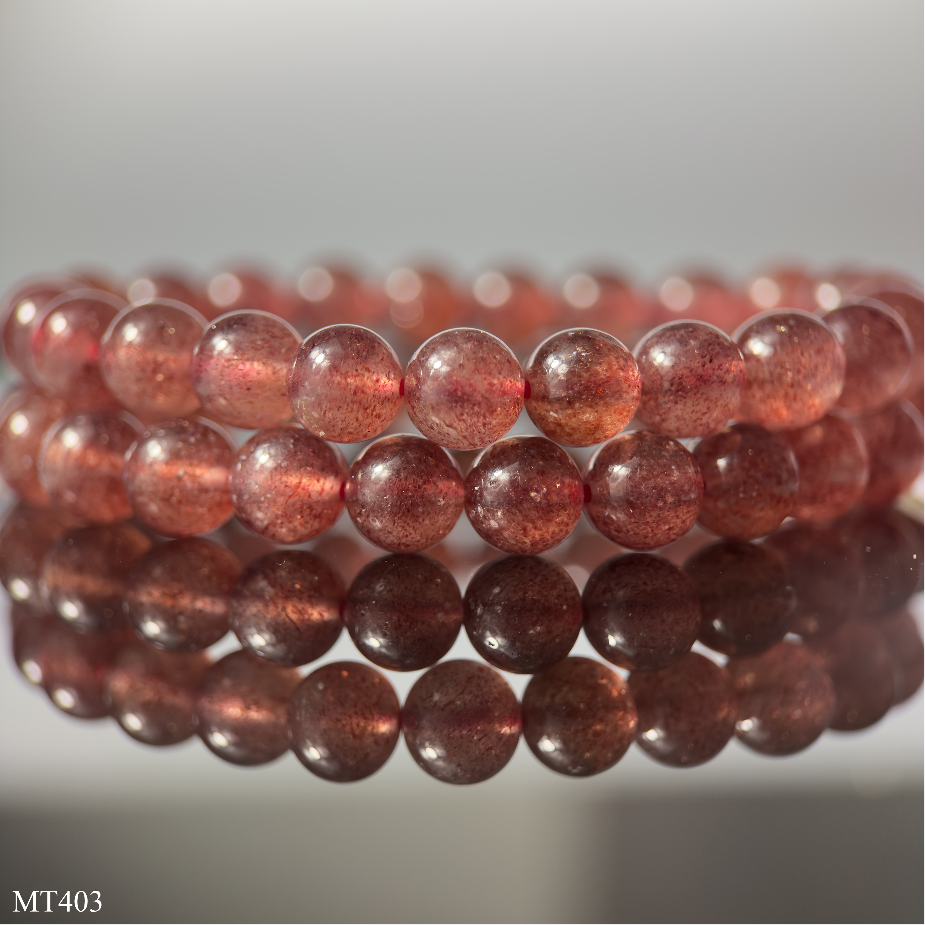 Vòng Thạch Anh Dâu Tây Hồng – Trang Sức Tình Duyên May Mắn và Chữa Lành Cảm Xúc