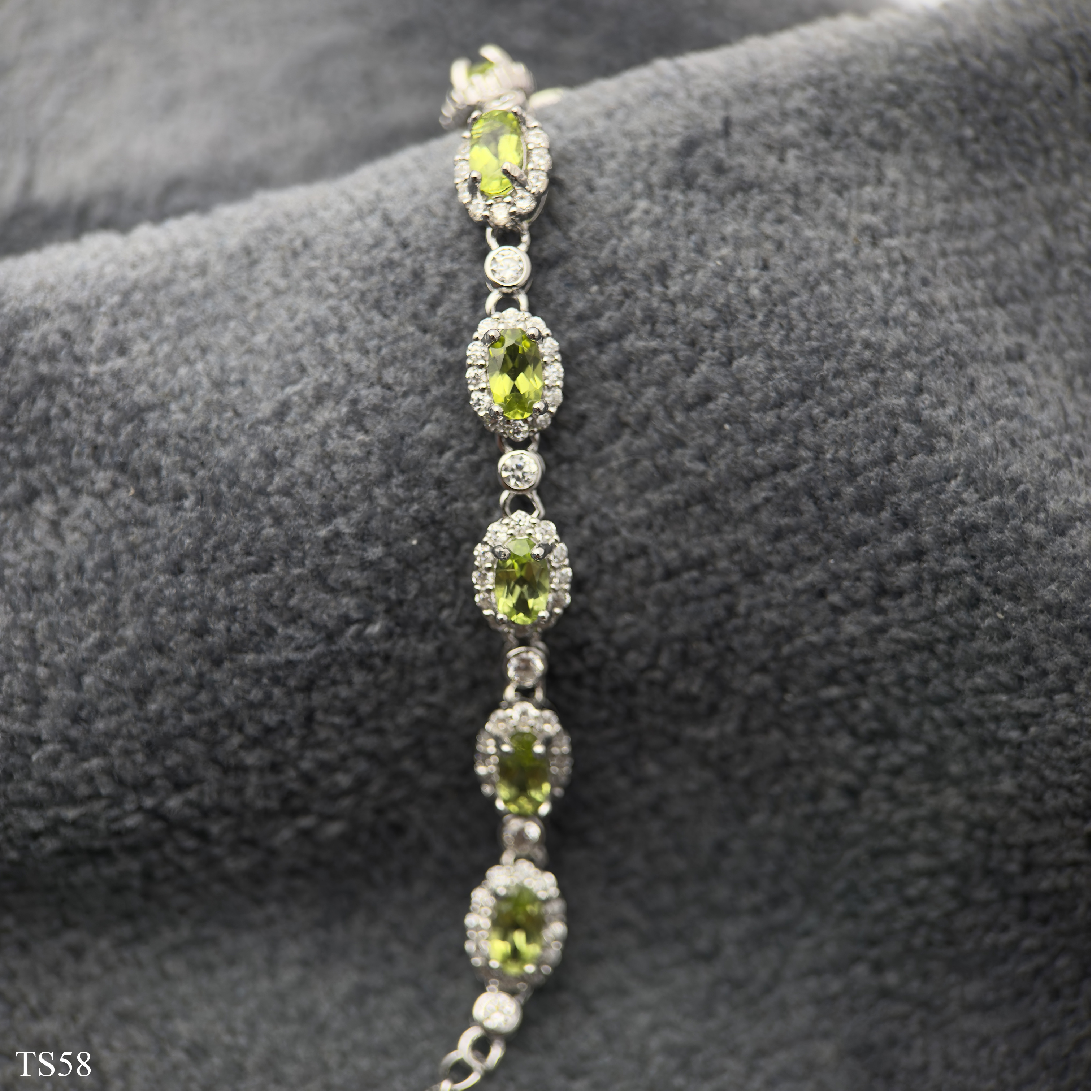 Lắc Tay Bạc 925 Nữ Với Đá Peridot Thiên Nhiên Sang Trọng