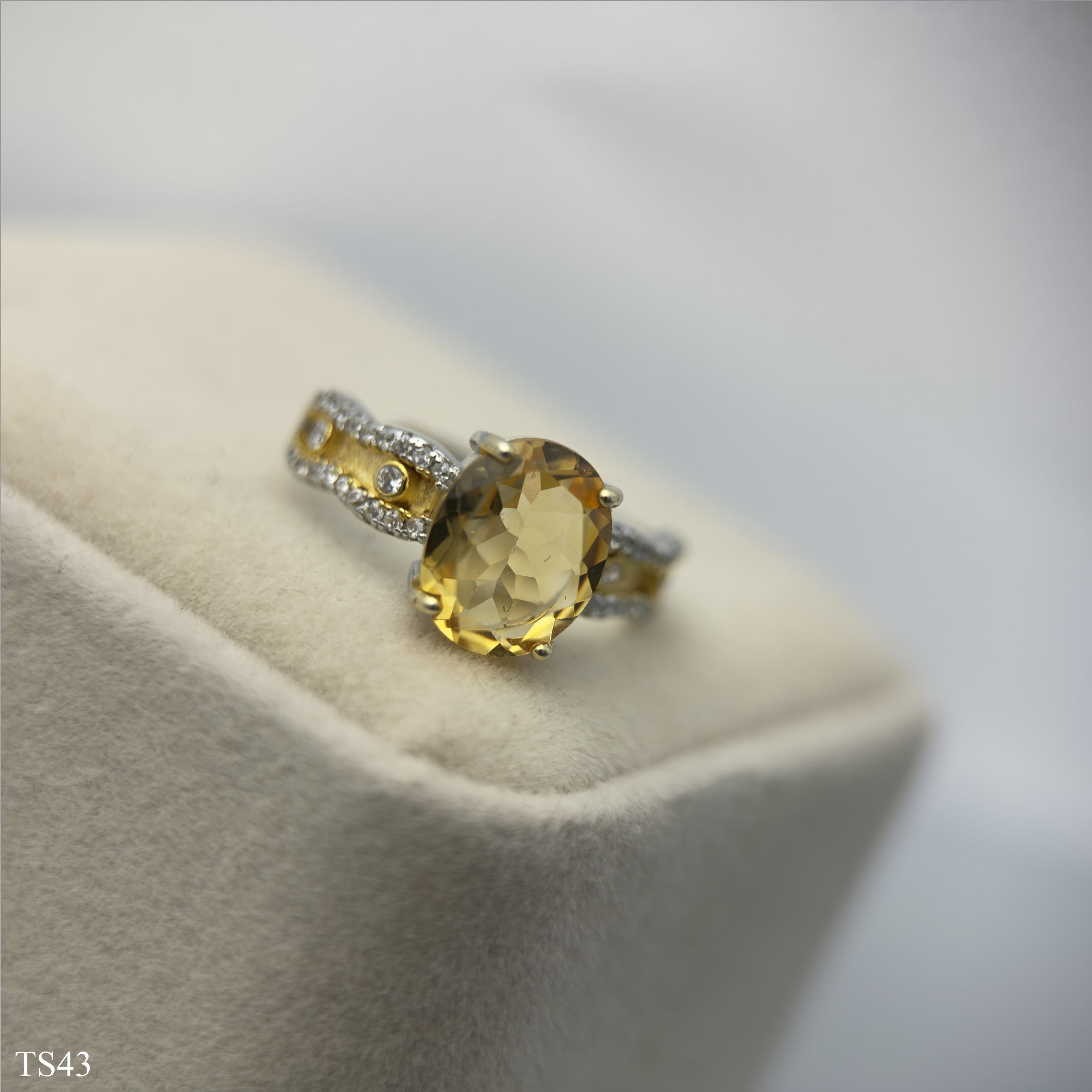 Nhẫn Nữ Đính Đá Citrin Thạch Anh Vàng Bạc 925