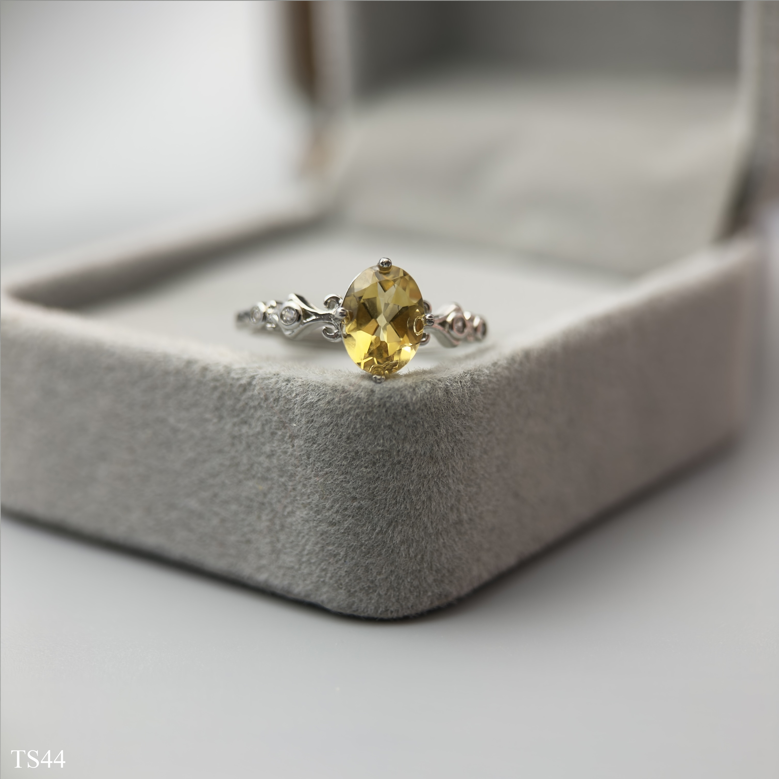 Nhẫn Nữ Citrin Thạch Anh Vàng Cắt Giác Sang Trọng