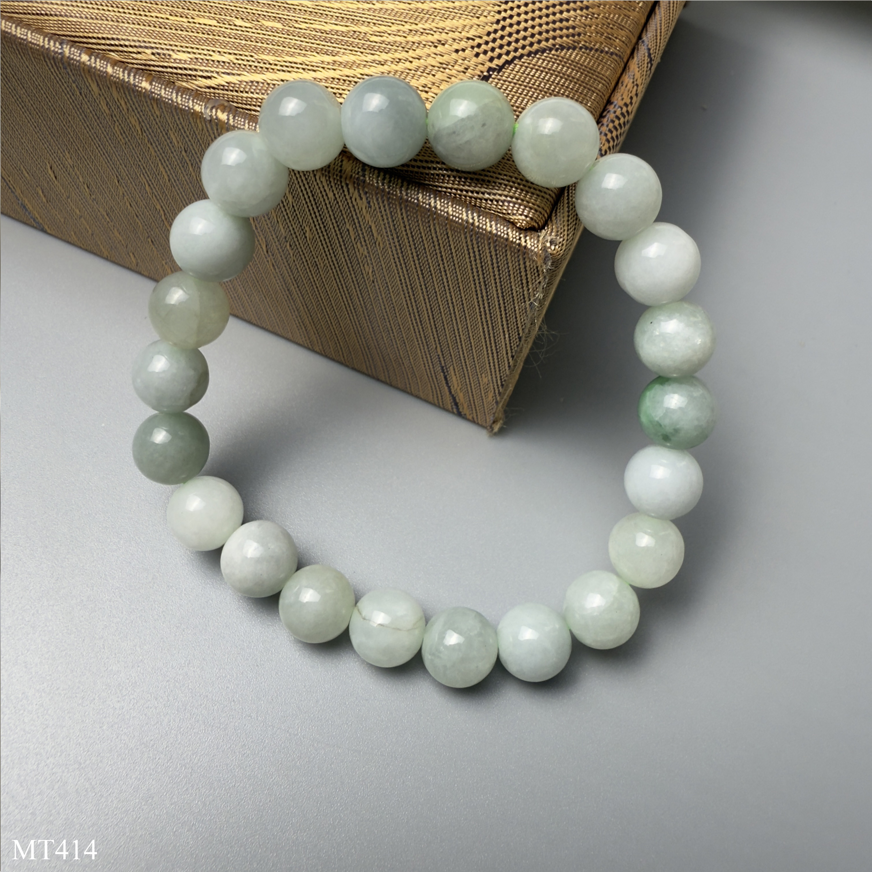 Vòng Ngọc Cẩm Thạch Jadeite 8mm Tự Nhiên