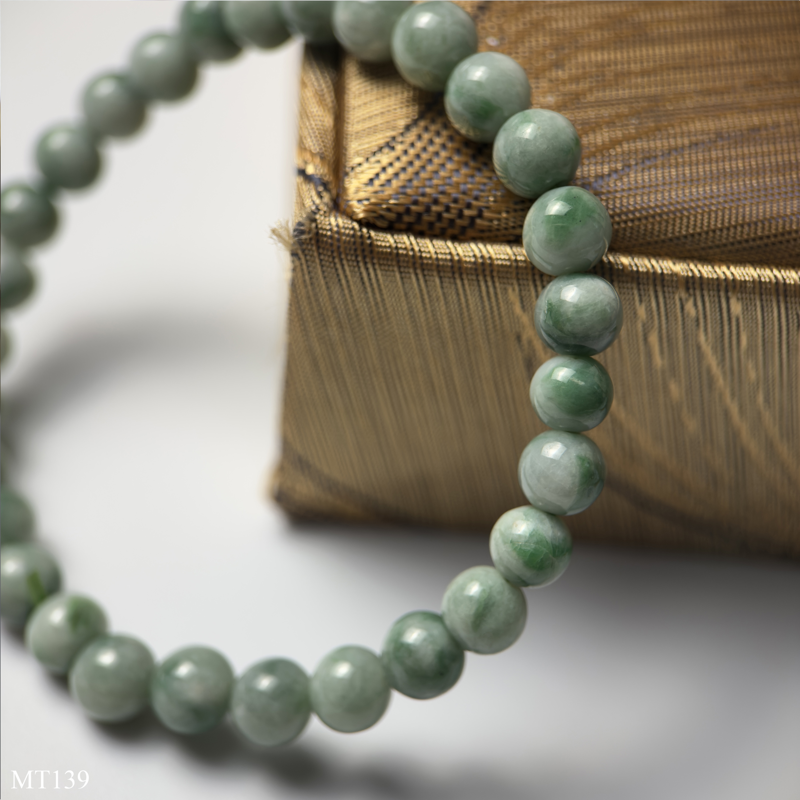 Vòng Ngọc Cẩm Thạch Jadeite 6mm Tự Nhiên