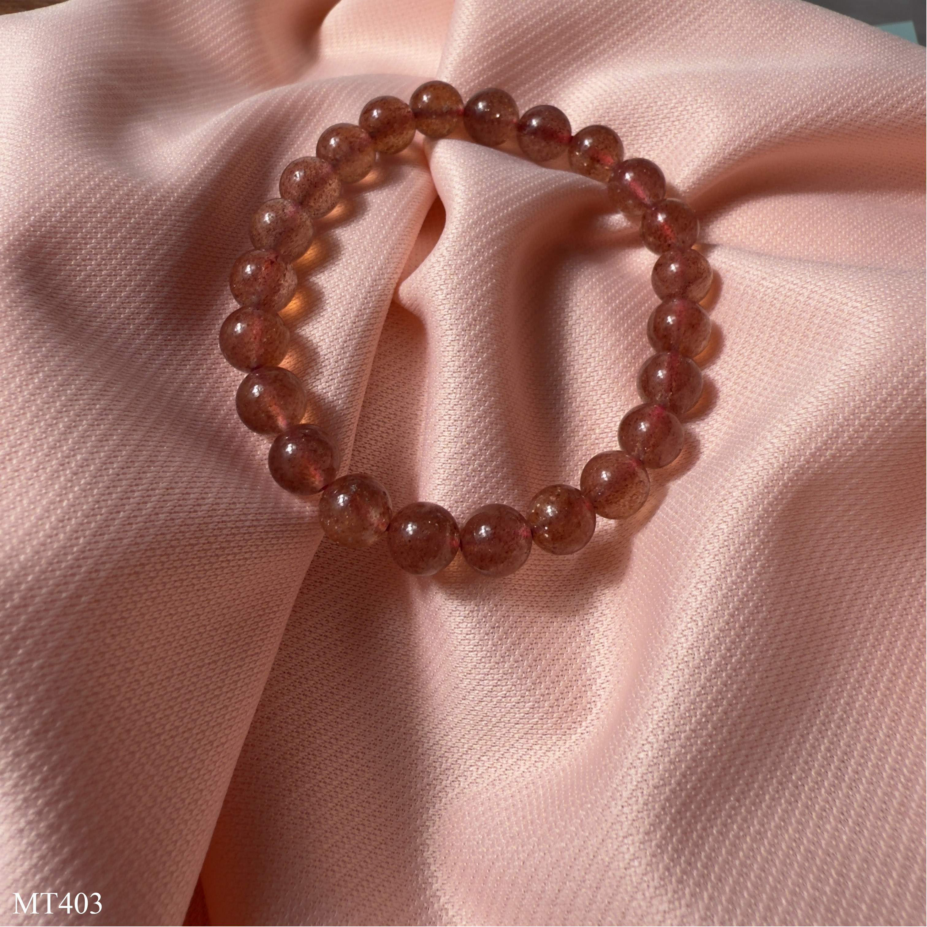 Vòng Thạch Anh Dâu Tây Hồng – Trang Sức Tình Duyên May Mắn và Chữa Lành Cảm Xúc