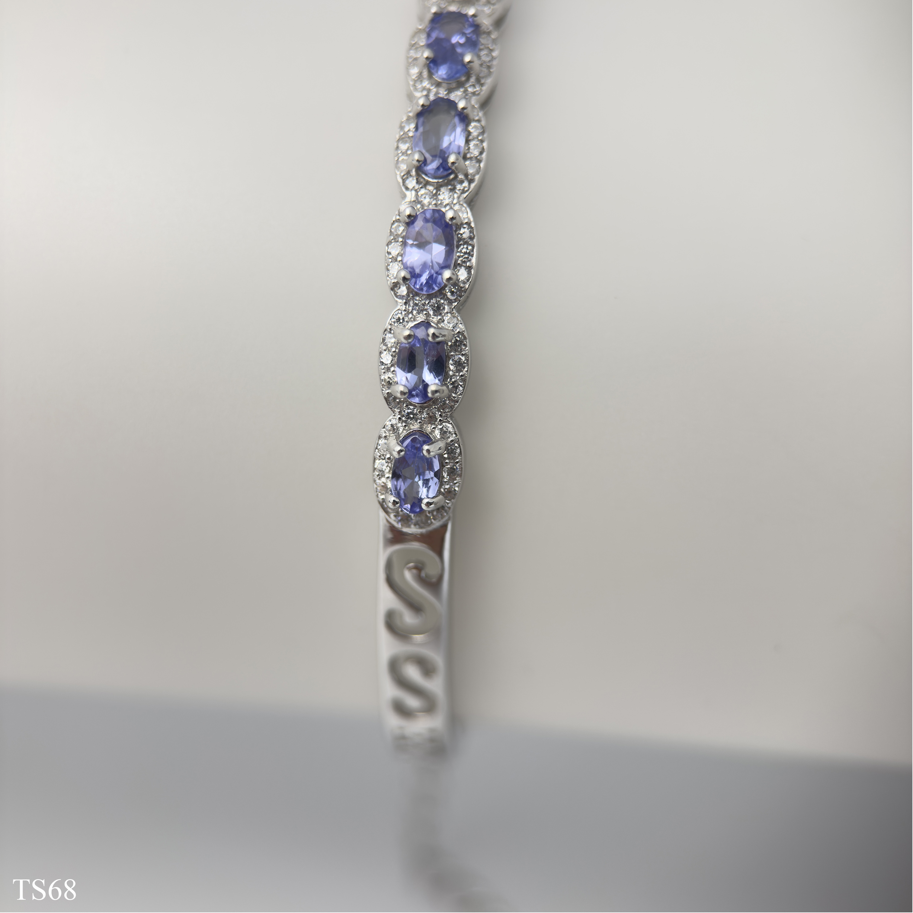 Lắc Bạc Liền Khối 925 Với Đá Tanzanite Quý Phái