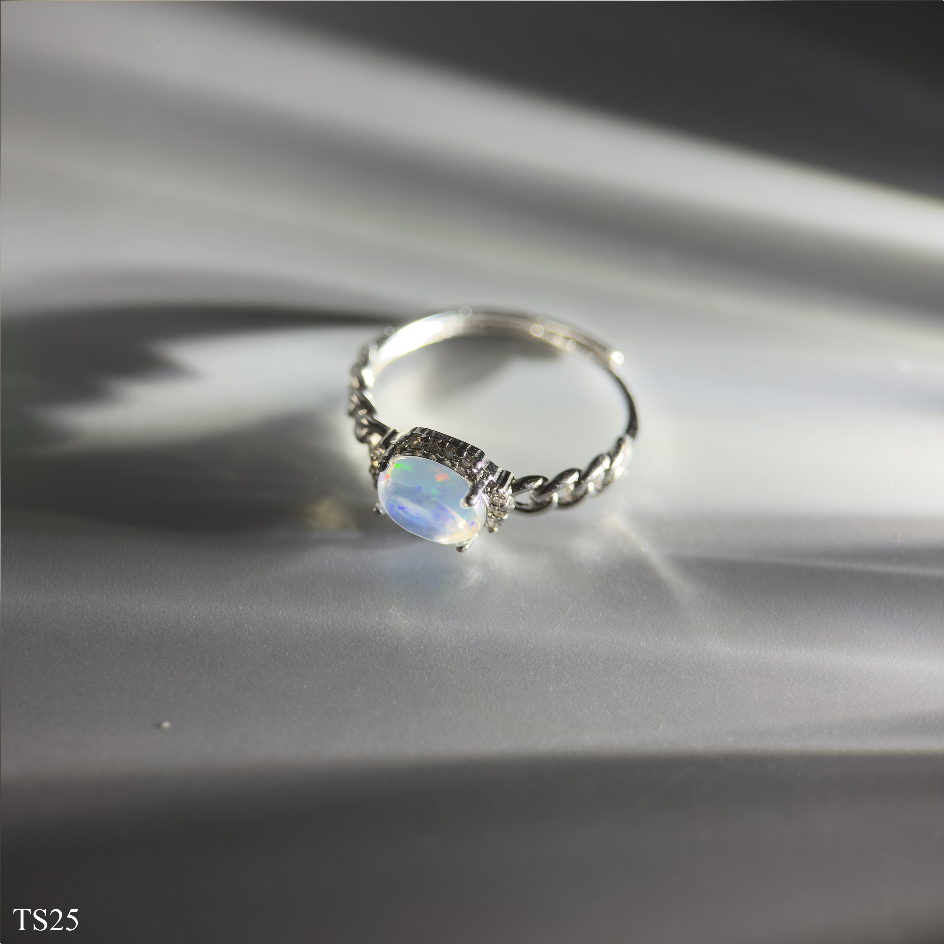 Nhẫn Nữ Bạc 925 Opaz Freesize Hình Ovan Sang Trọng