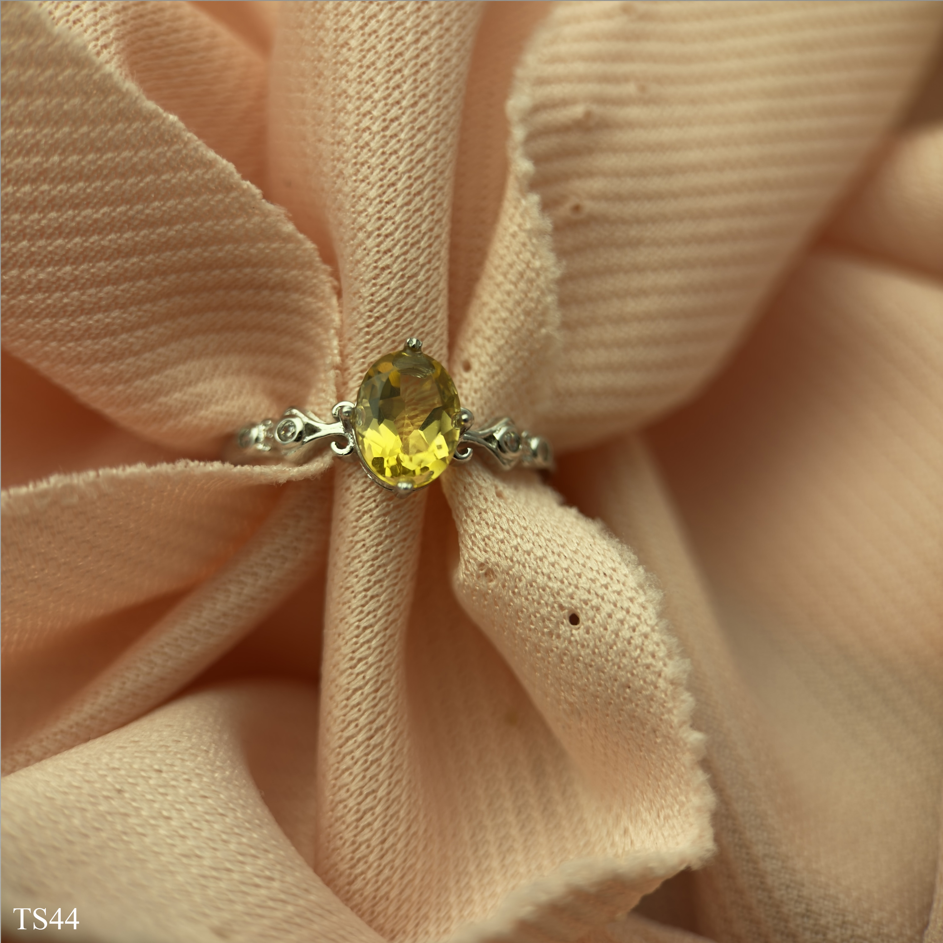 Nhẫn Nữ Citrin Thạch Anh Vàng Cắt Giác Sang Trọng