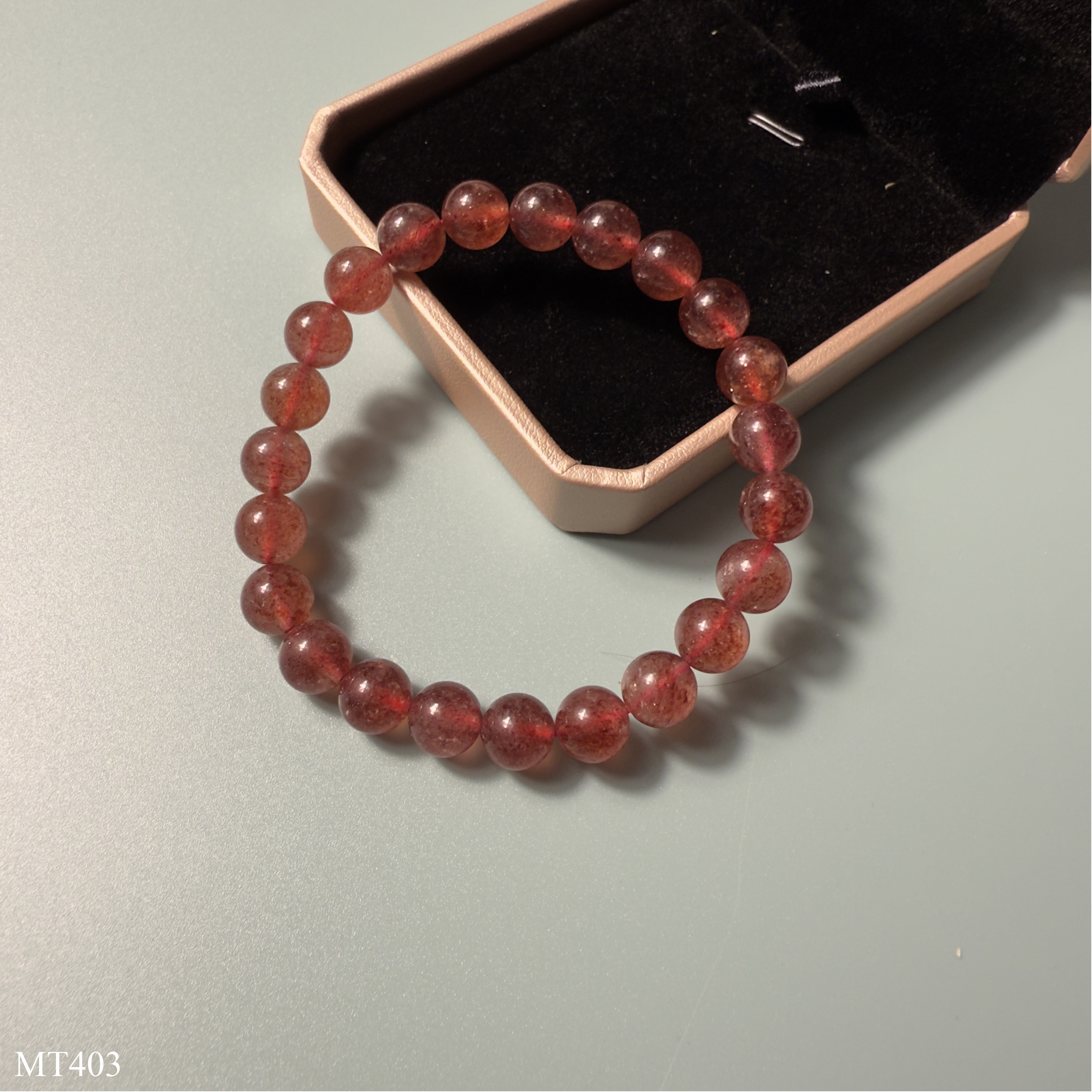 Vòng Thạch Anh Dâu Tây Hồng – Trang Sức Tình Duyên May Mắn và Chữa Lành Cảm Xúc