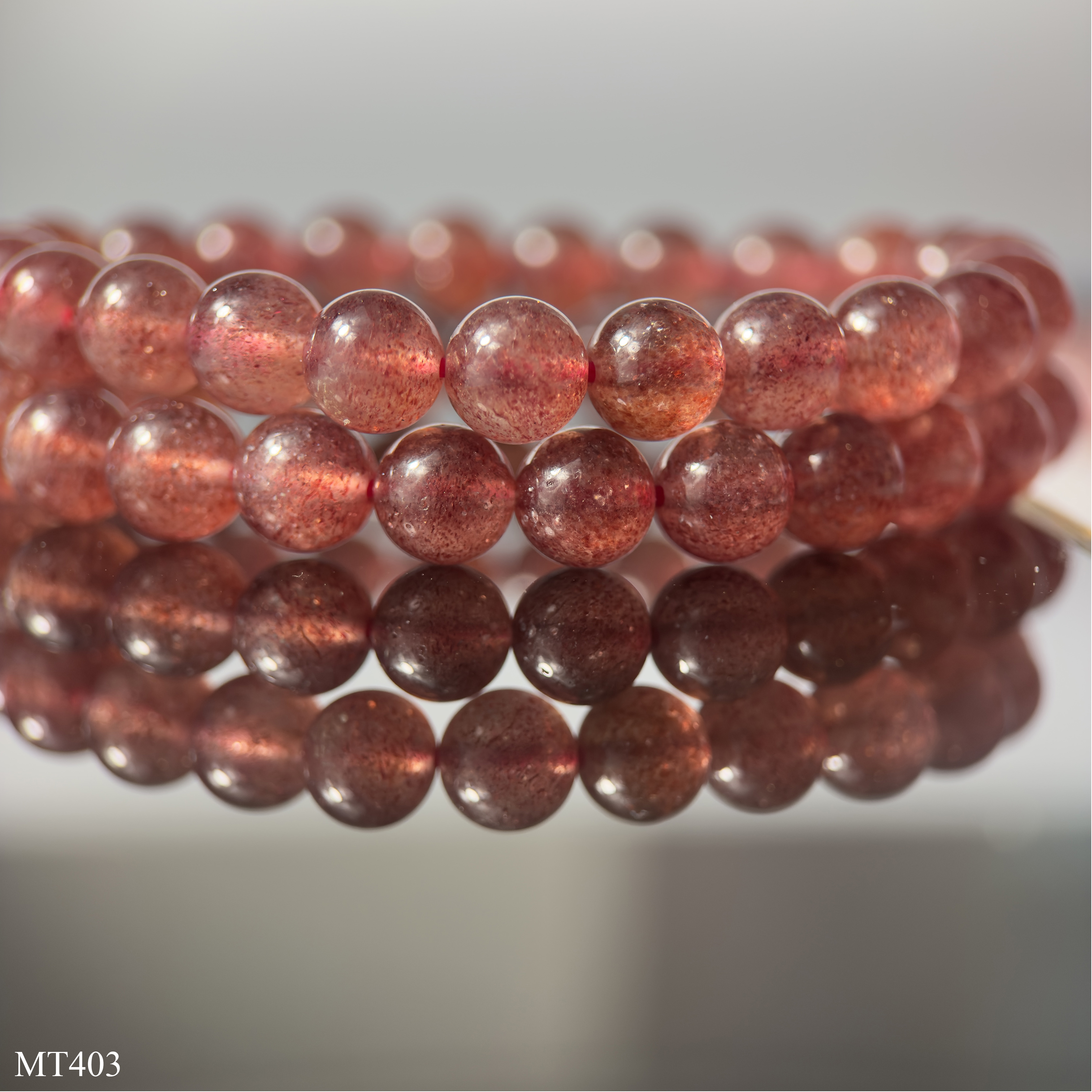 Vòng Thạch Anh Dâu Tây Hồng – Trang Sức Tình Duyên May Mắn và Chữa Lành Cảm Xúc