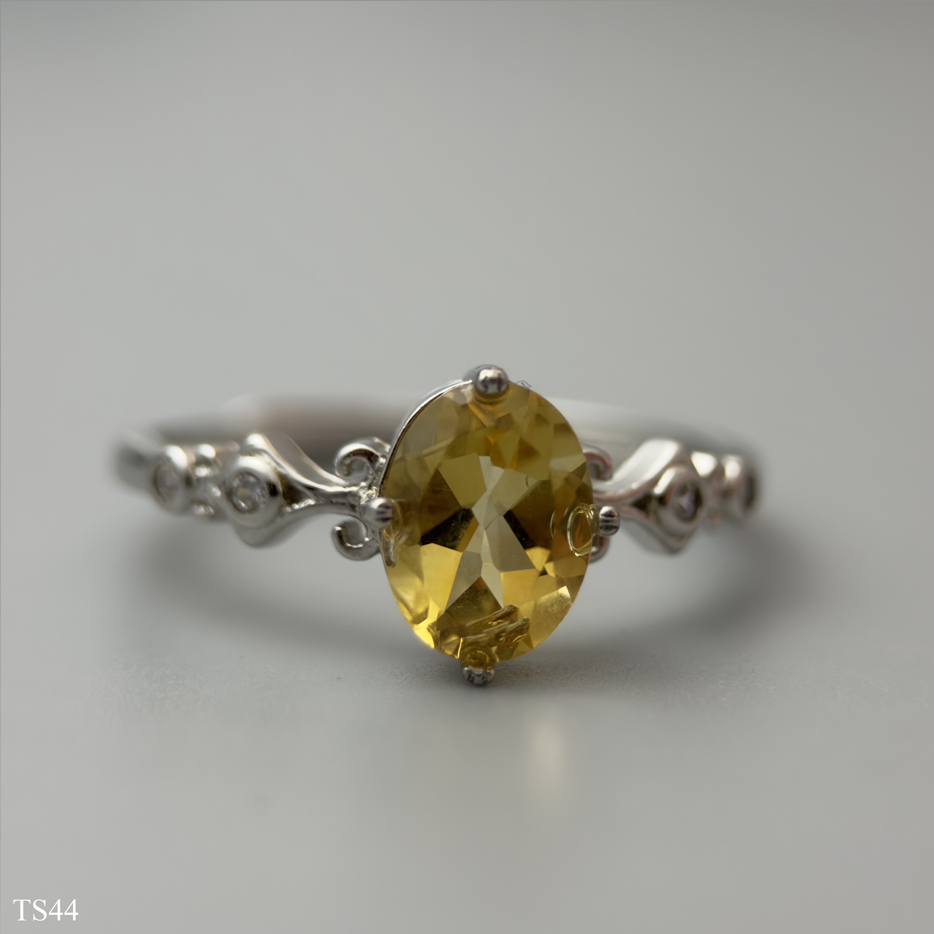 Nhẫn Nữ Citrin Thạch Anh Vàng Cắt Giác Sang Trọng