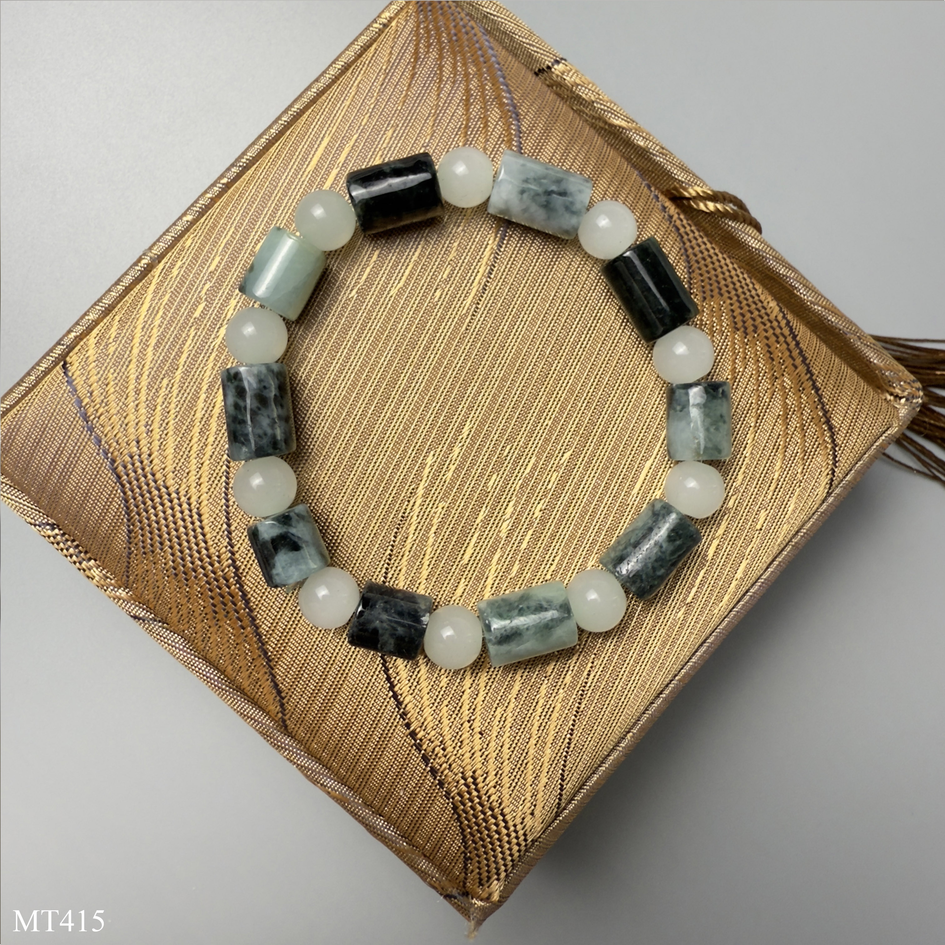 Vòng ngọc jadeite tự nhiên 10mm đốt trúc