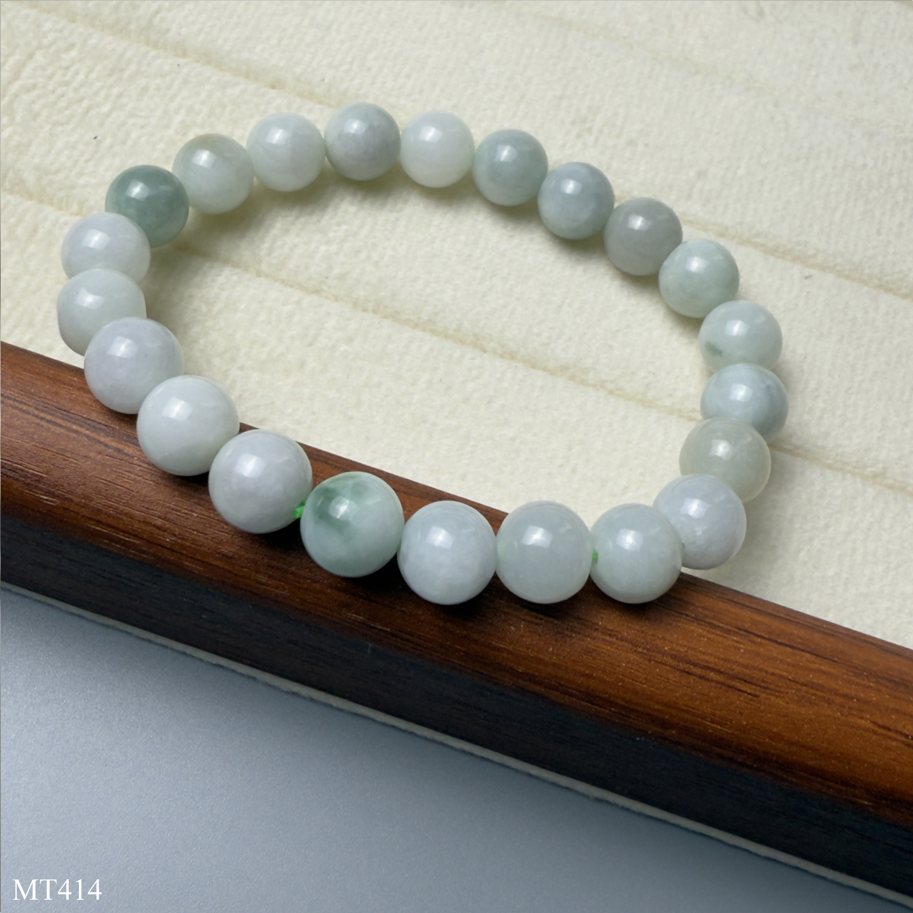 Vòng Ngọc Cẩm Thạch Jadeite 8mm Tự Nhiên