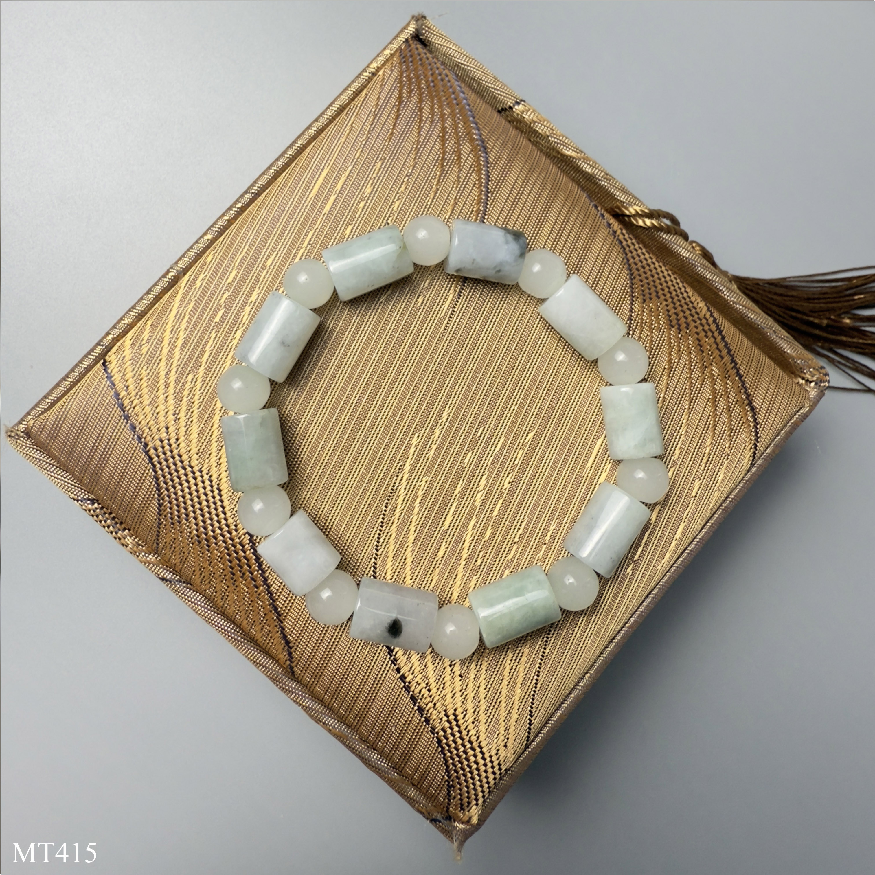 Vòng ngọc jadeite tự nhiên 10mm đốt trúc