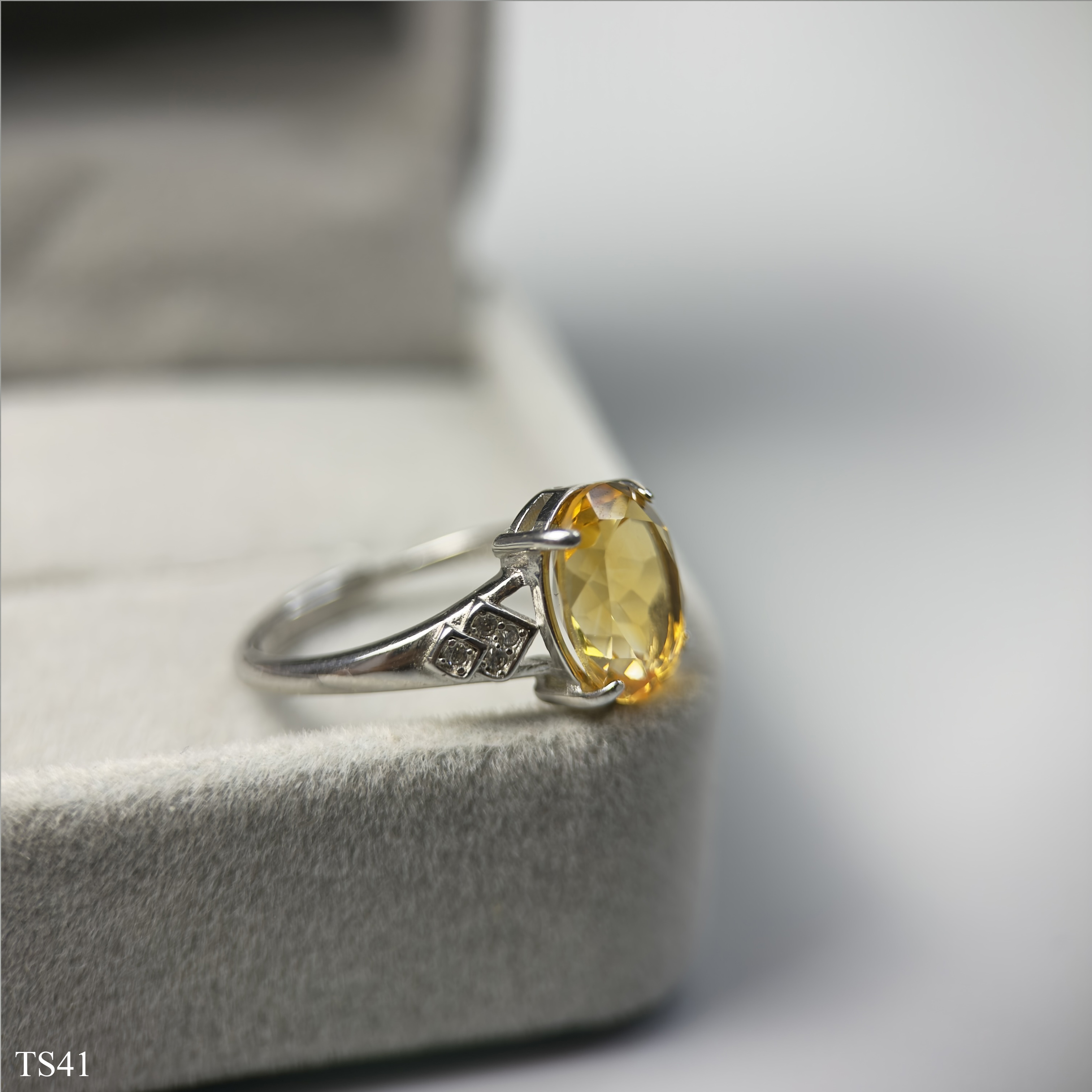 Nhẫn Nữ Bạc 925 Citrin Thạch Anh Vàng Tự Nhiên