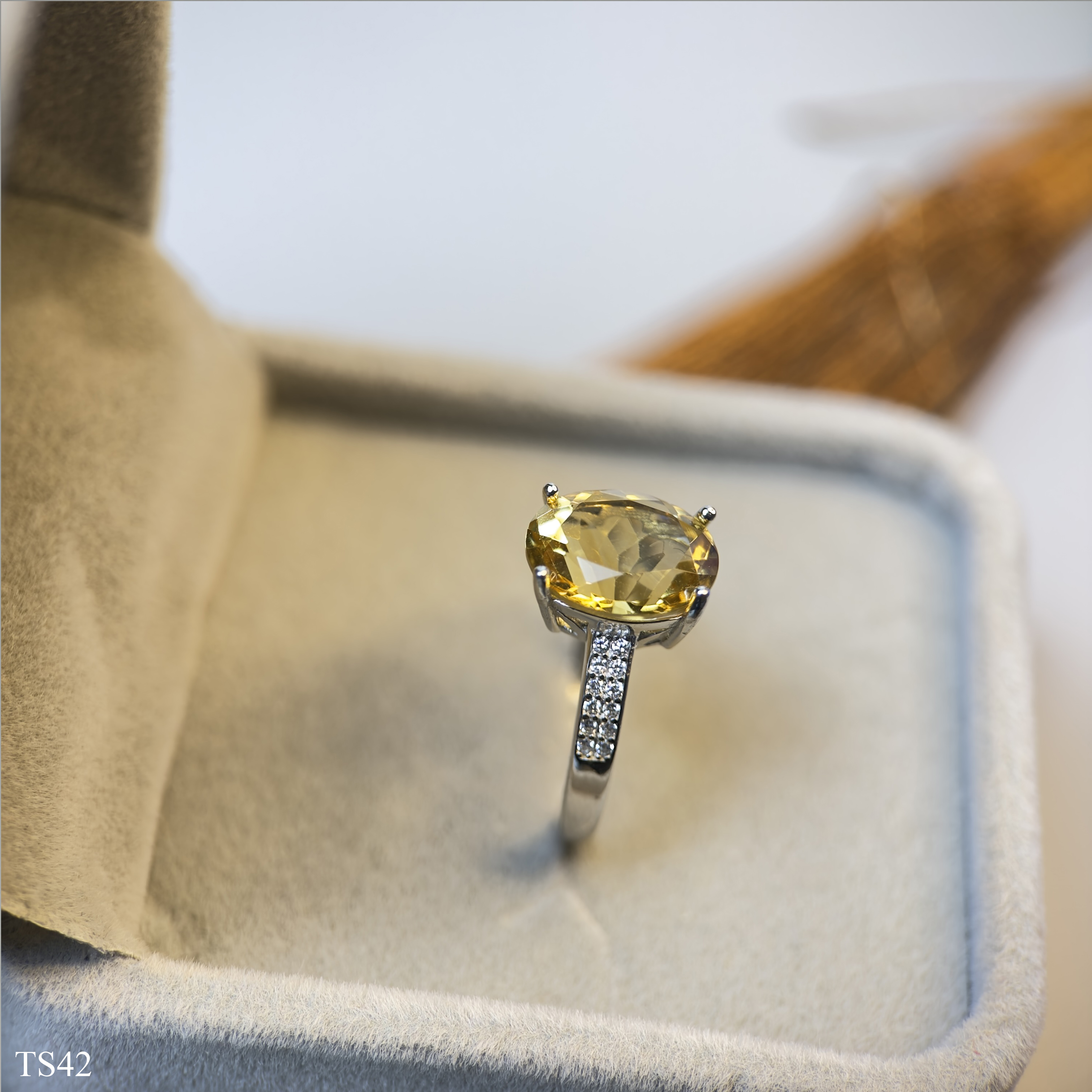 Nhẫn Nữ Bạc 925 với Citrin Thạch Anh Vàng Tự Nhiên