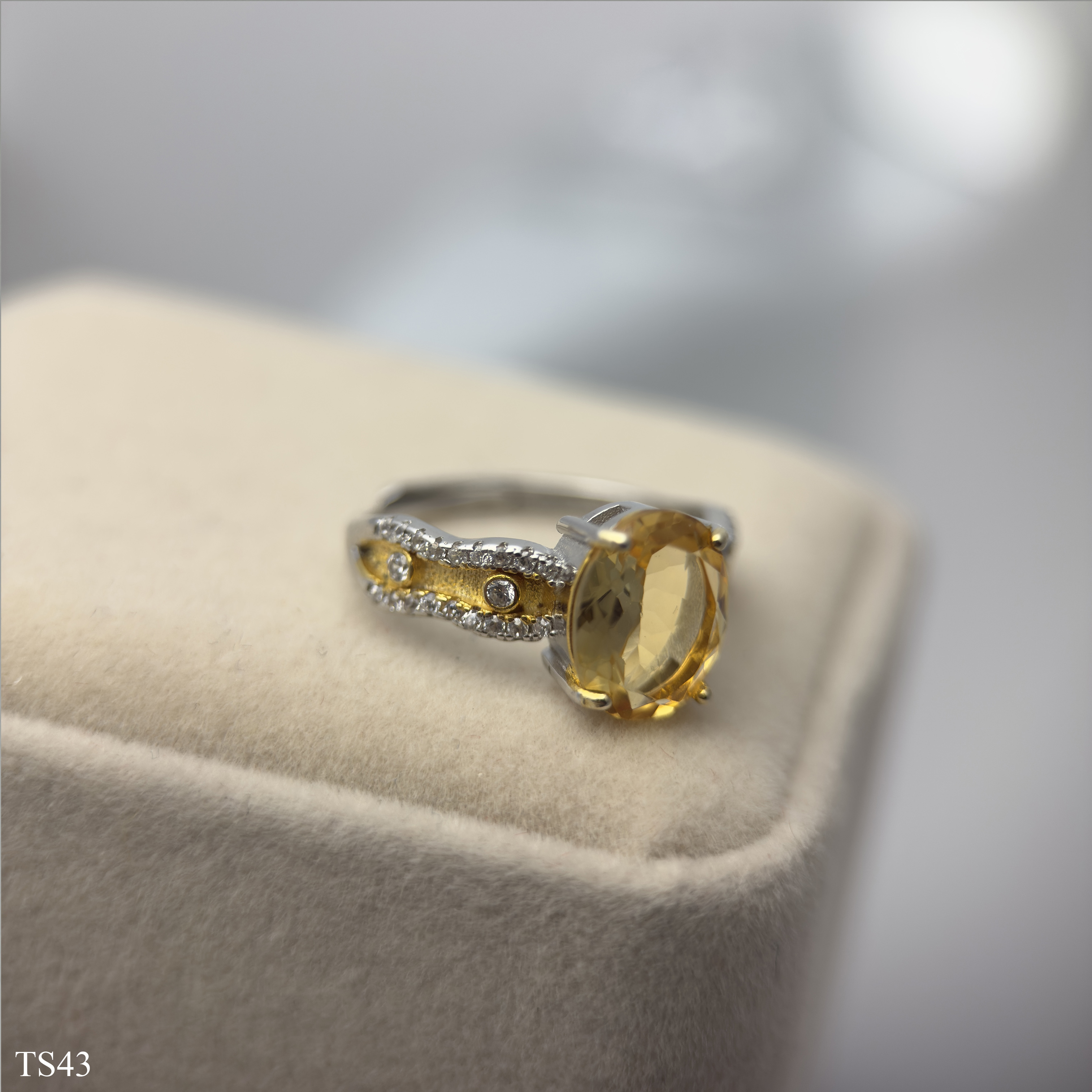 Nhẫn Nữ Đính Đá Citrin Thạch Anh Vàng Bạc 925