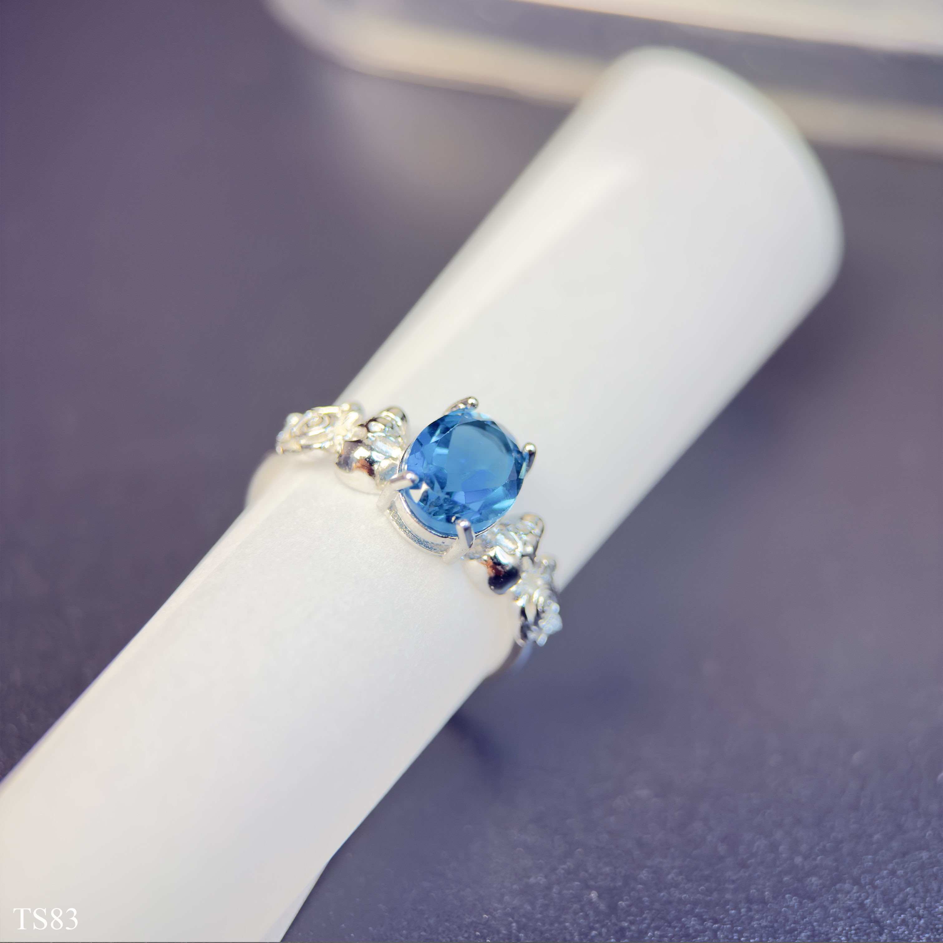 Nhẫn Nữ Hình Oval Cắt Facet Topaz Xanh Dương Freesize