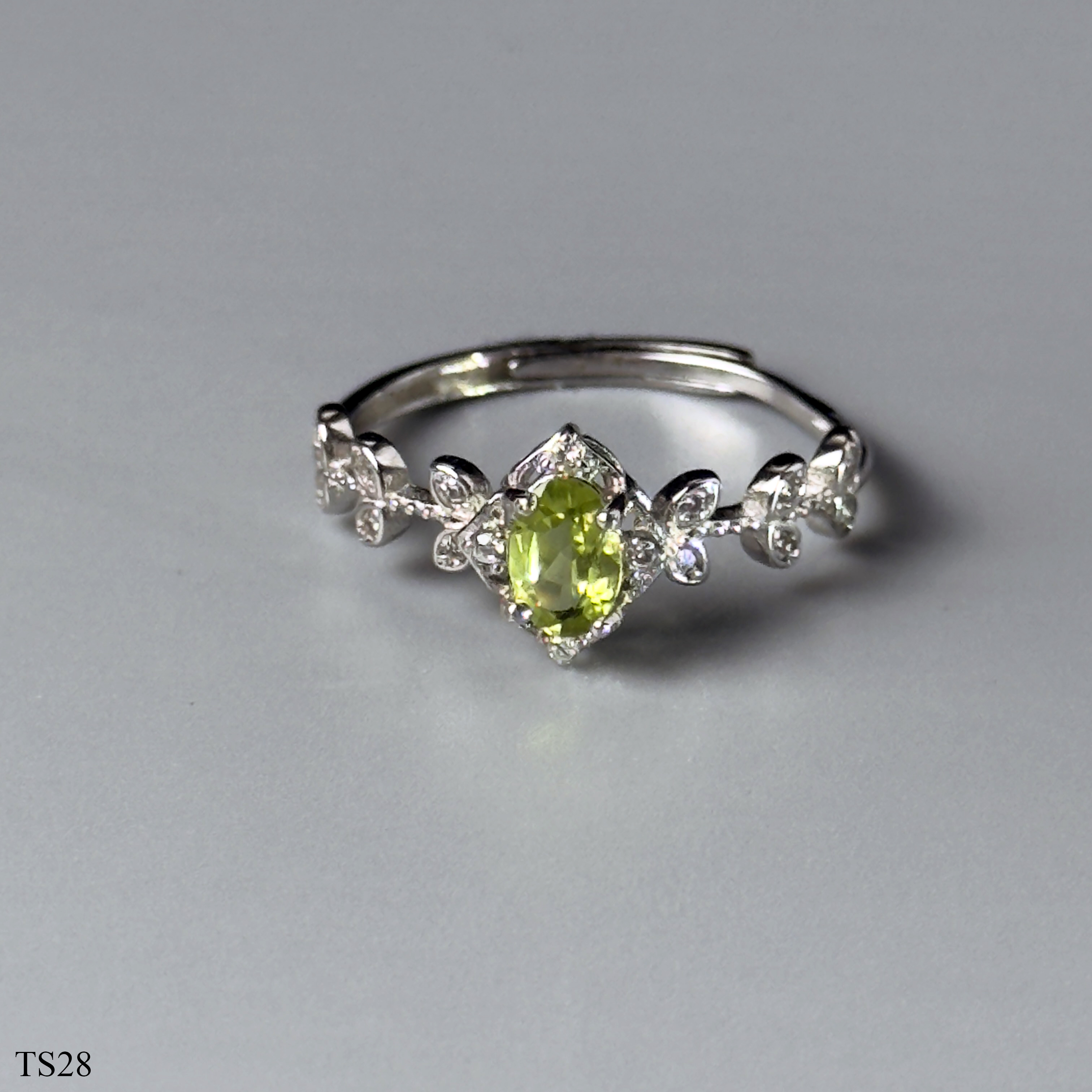 Nhẫn Nữ Peridot Thiên Nhiên Bạc 925 Facet
